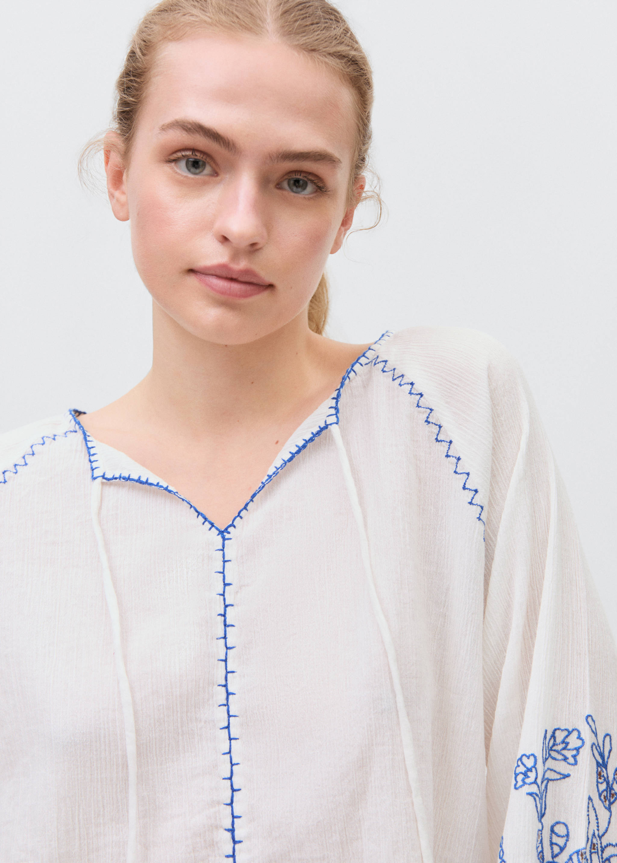 Embroidered puff-sleeve blouse - Details of the article 1