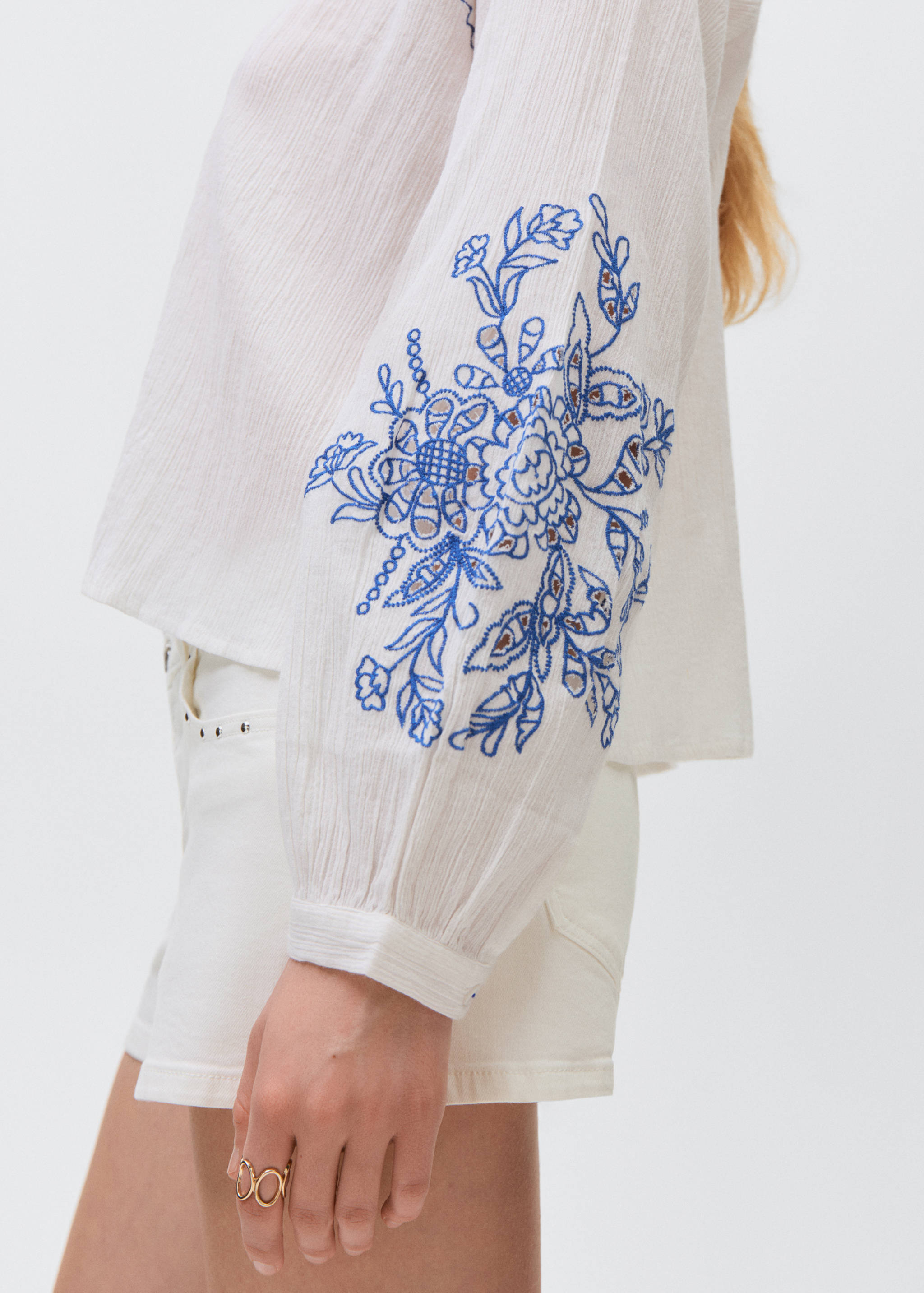 Embroidered puff-sleeve blouse - Details of the article 3
