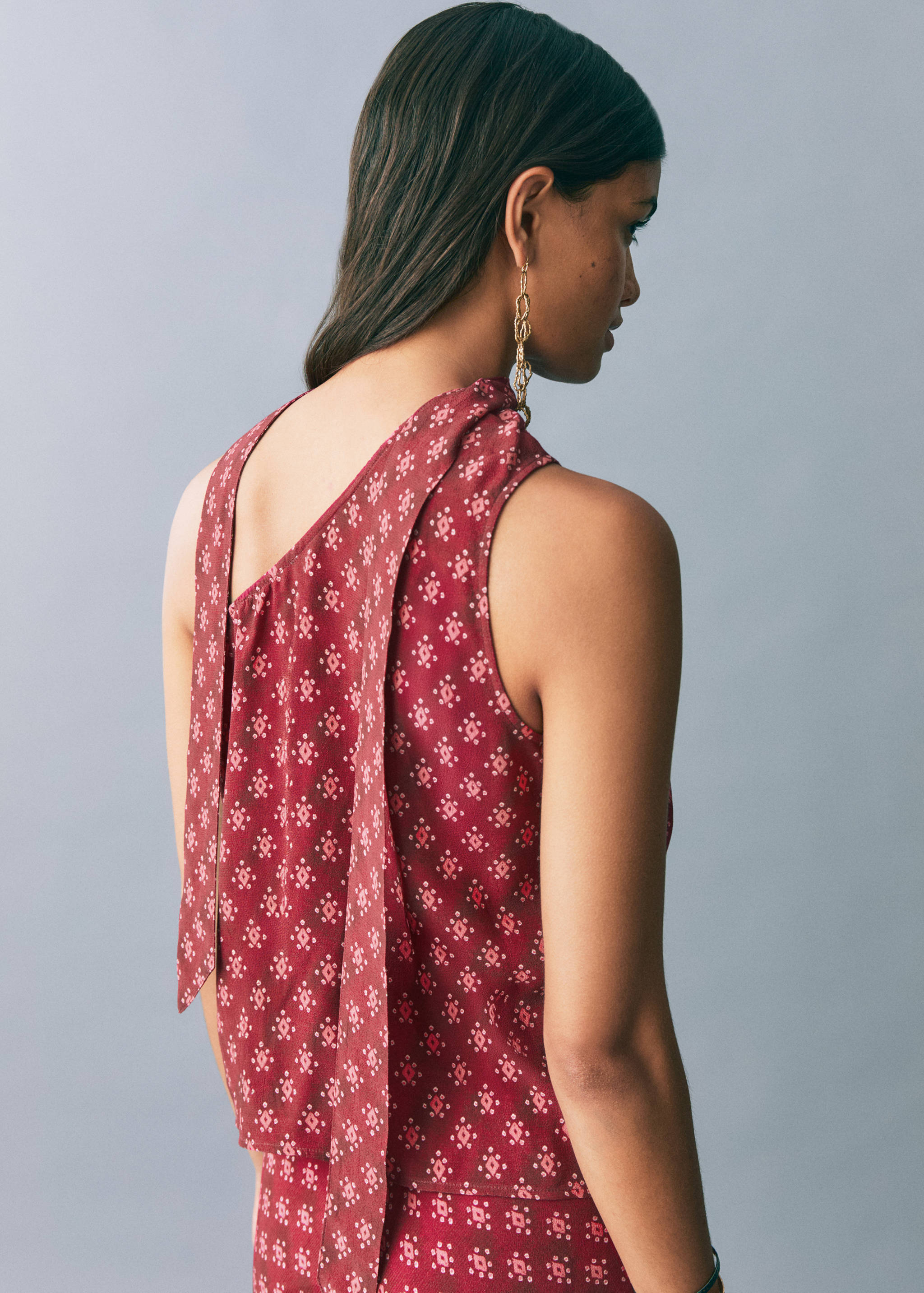 Asymmetric printed top - Reverse of the article