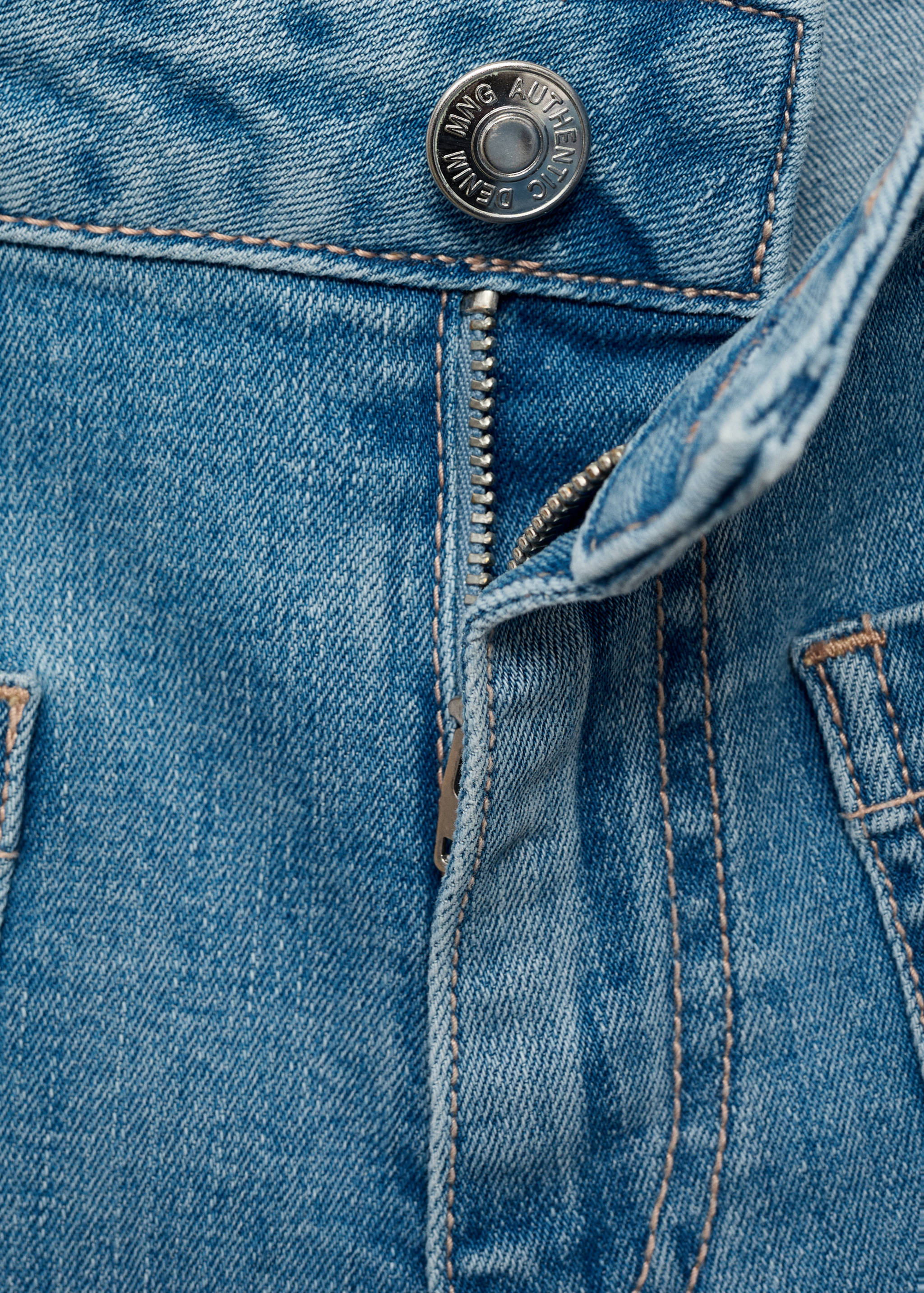 Denim shorts with pockets - Details of the article 0