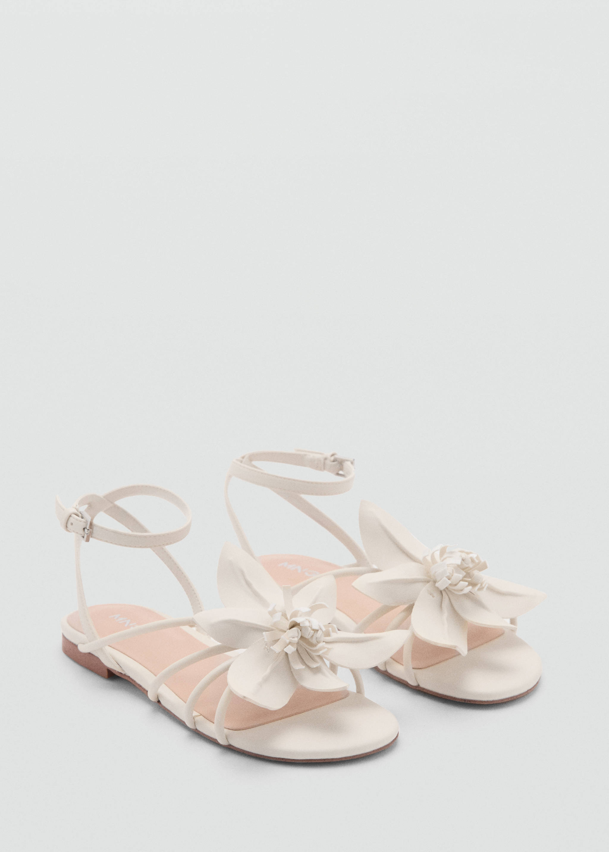 Sandales brides fleur - Plan moyen