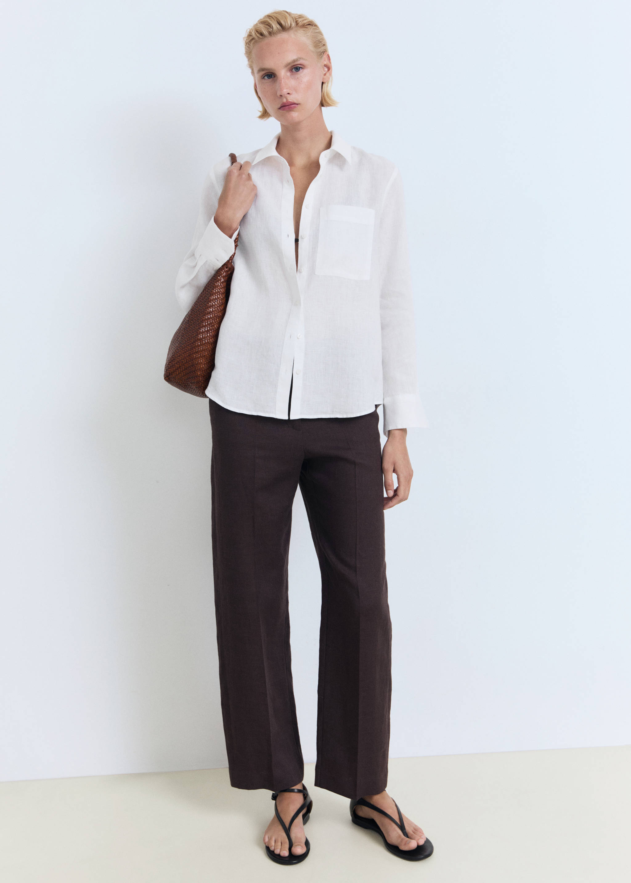 Camisa linho bolso - Plano geral