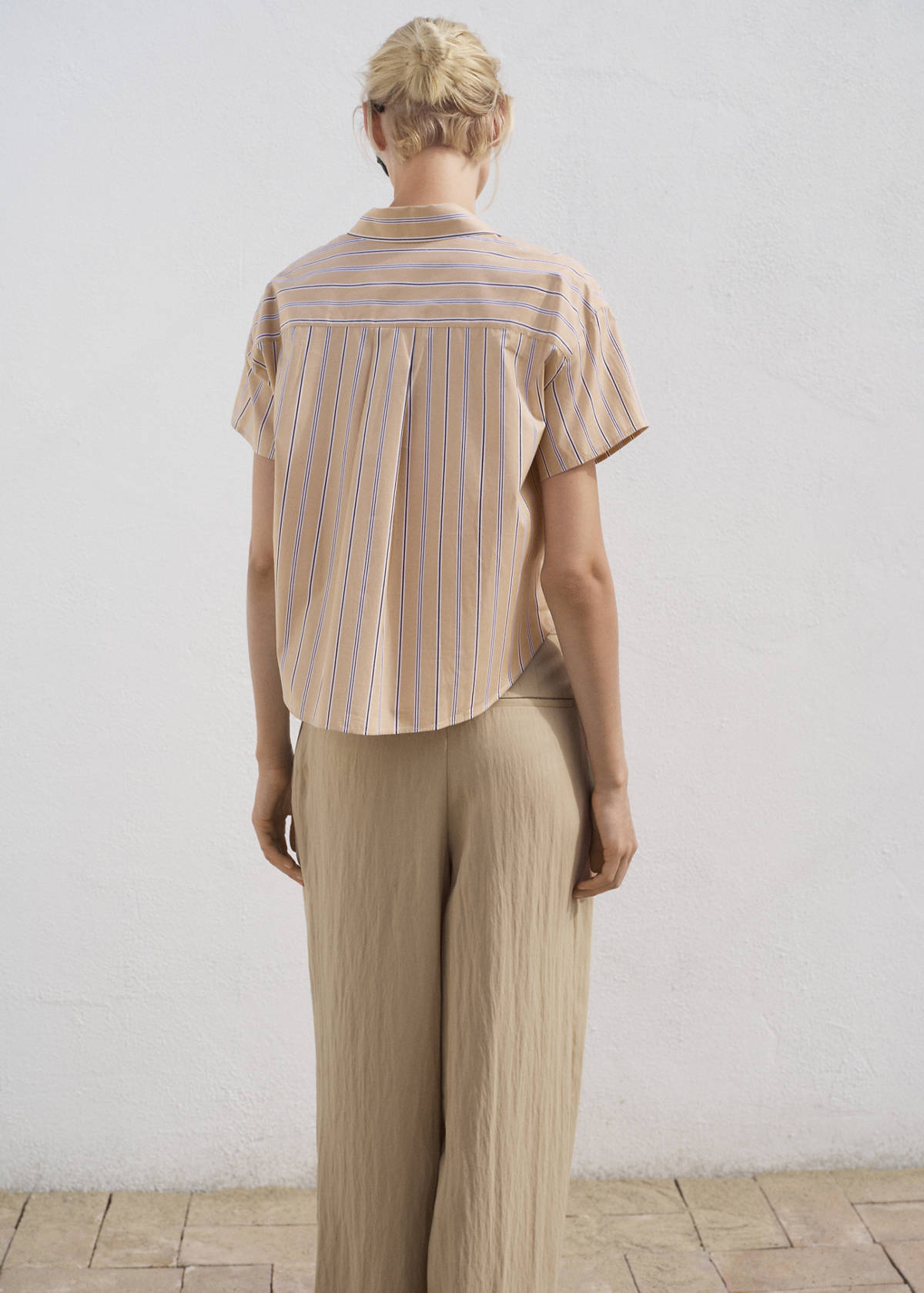 Short sleeve striped shirt — Brown