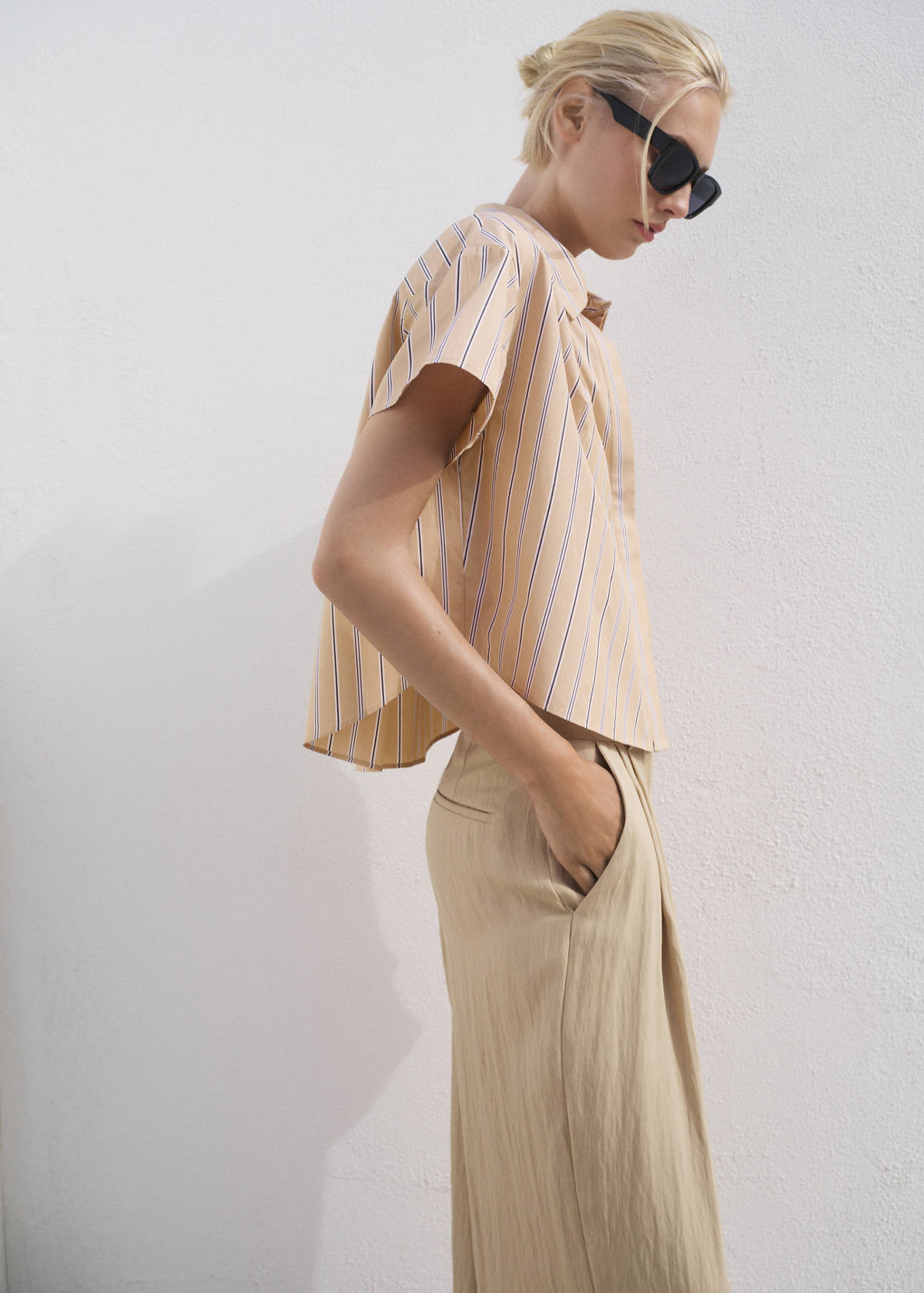 Short sleeve striped shirt — Brown