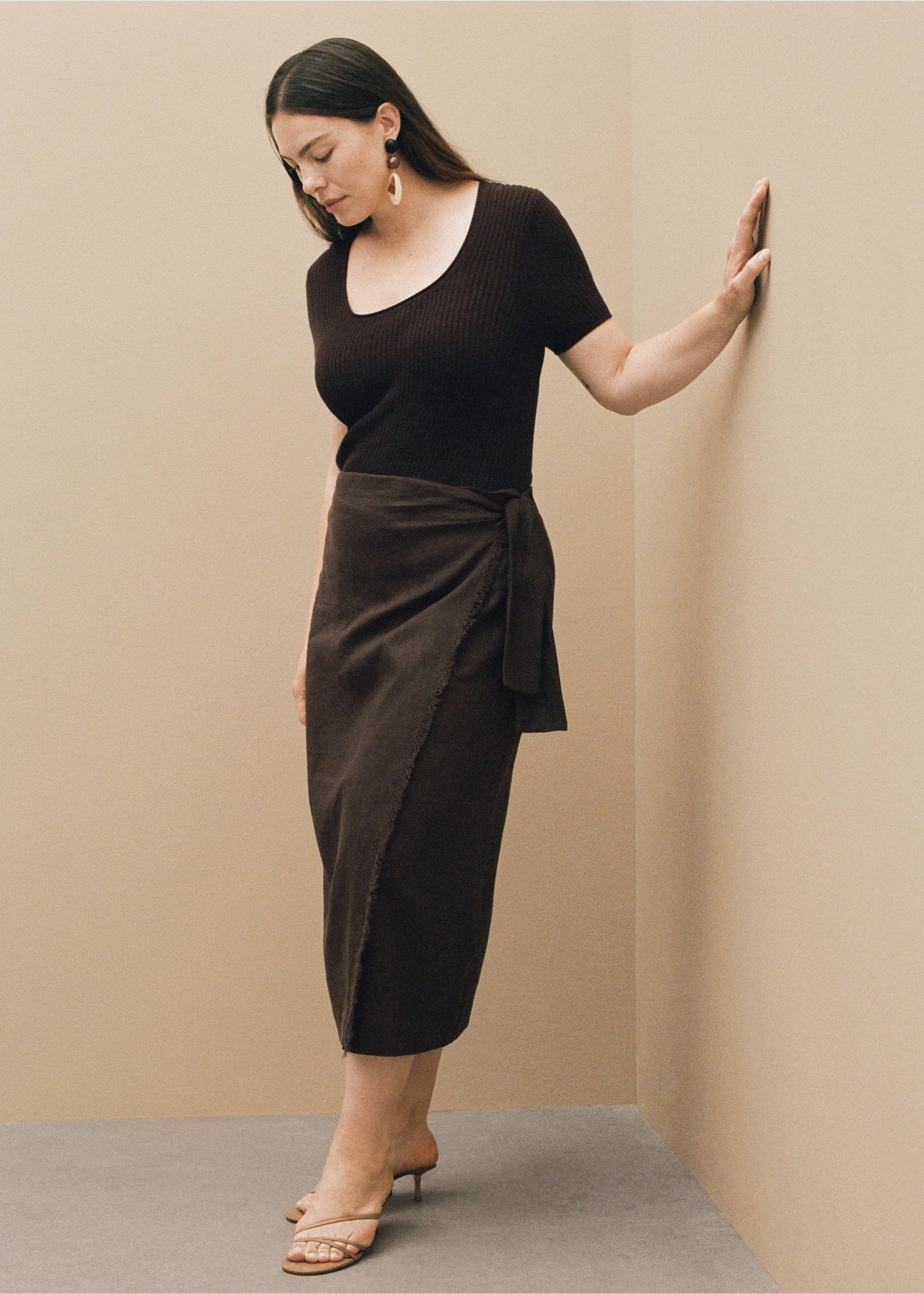 Linen sarong skirt - Details of the article 7, Chocolate. Ref: 87067175-00.