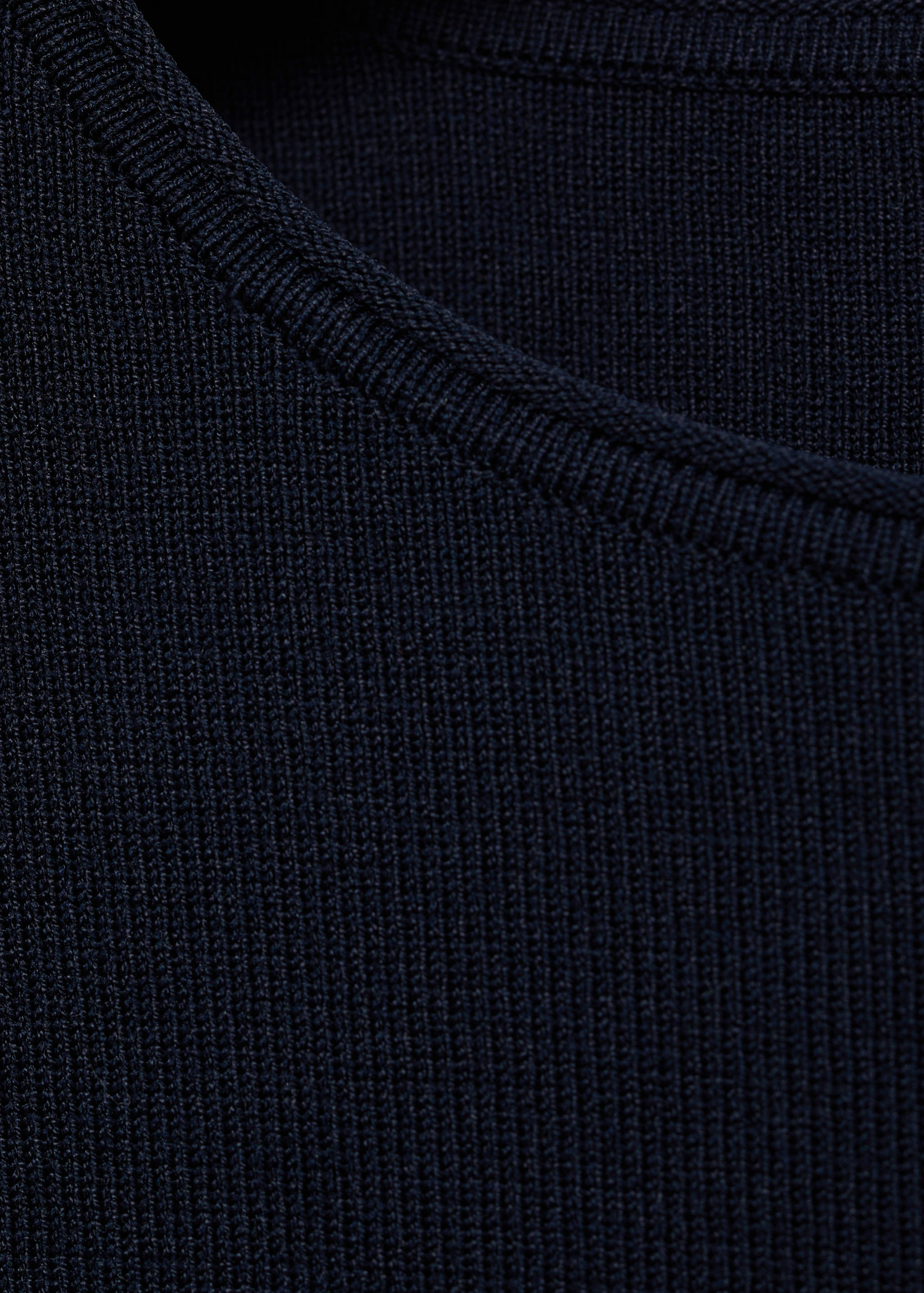 Knitted sweater with asymmetrical hem - Details of the article 8