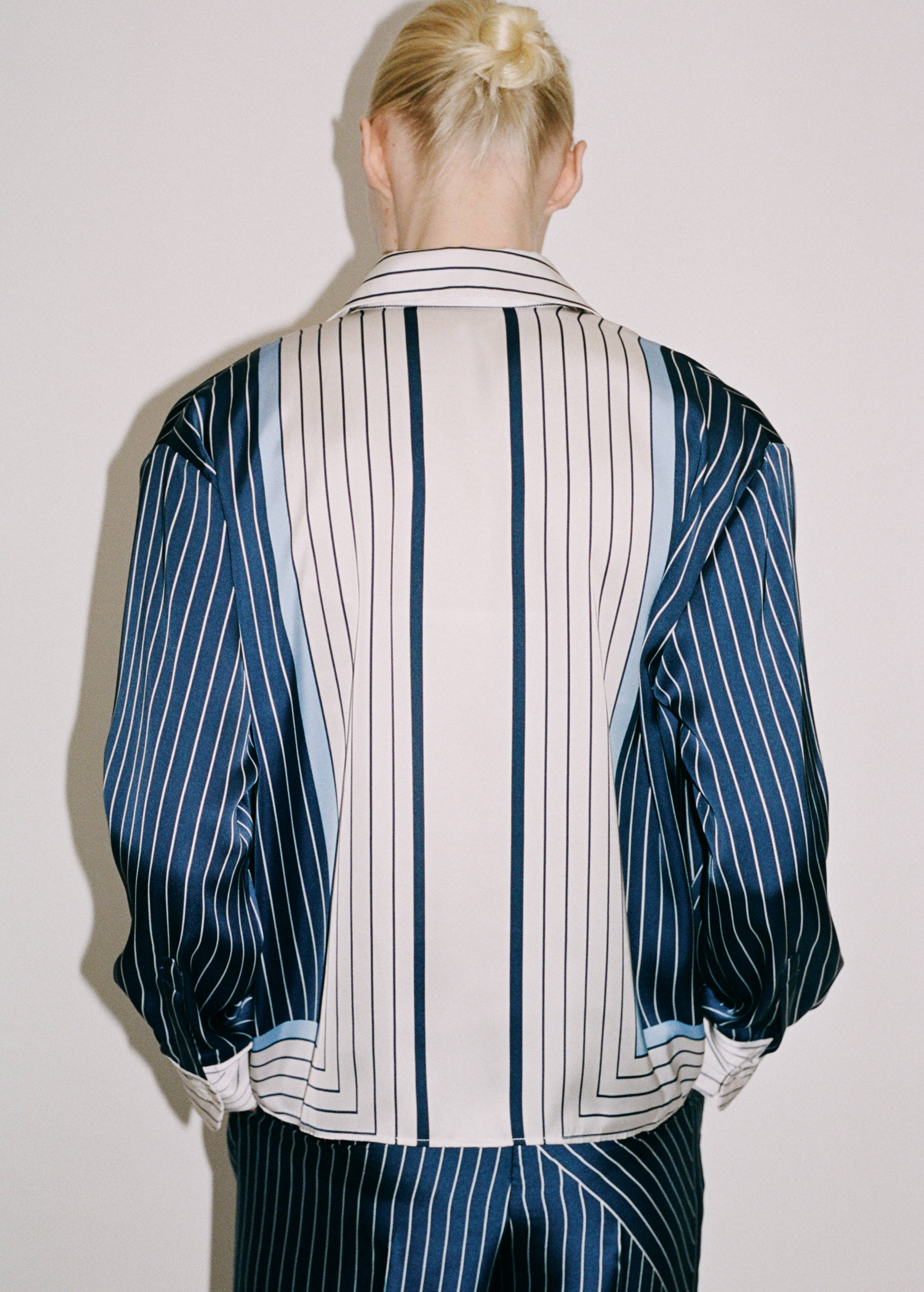 Satin shirt with combined stripes - Details of the article 6