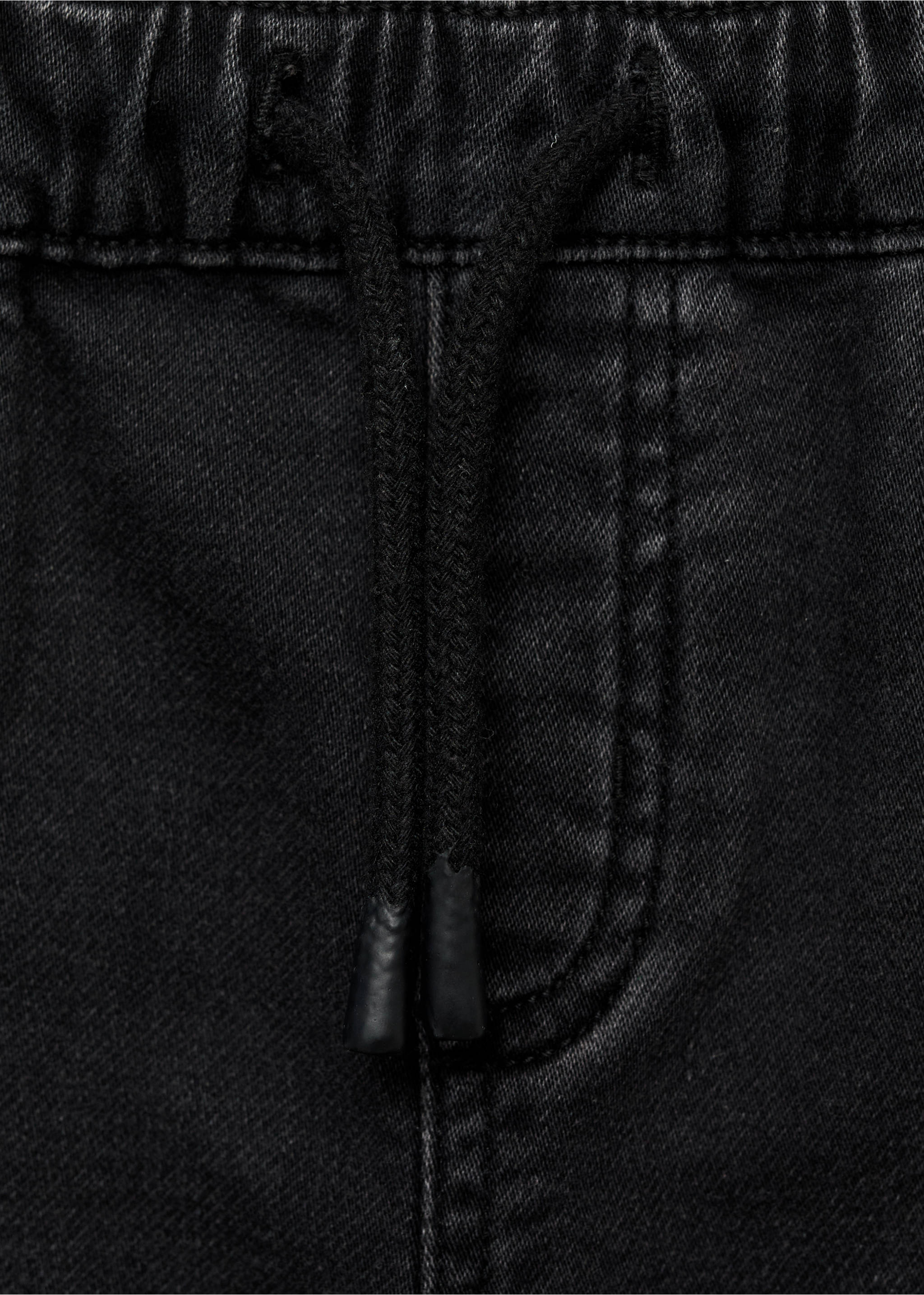 Denim bermuda shorts with drawstring - Details of the article 8, Black denim. Ref: 87067683-00.