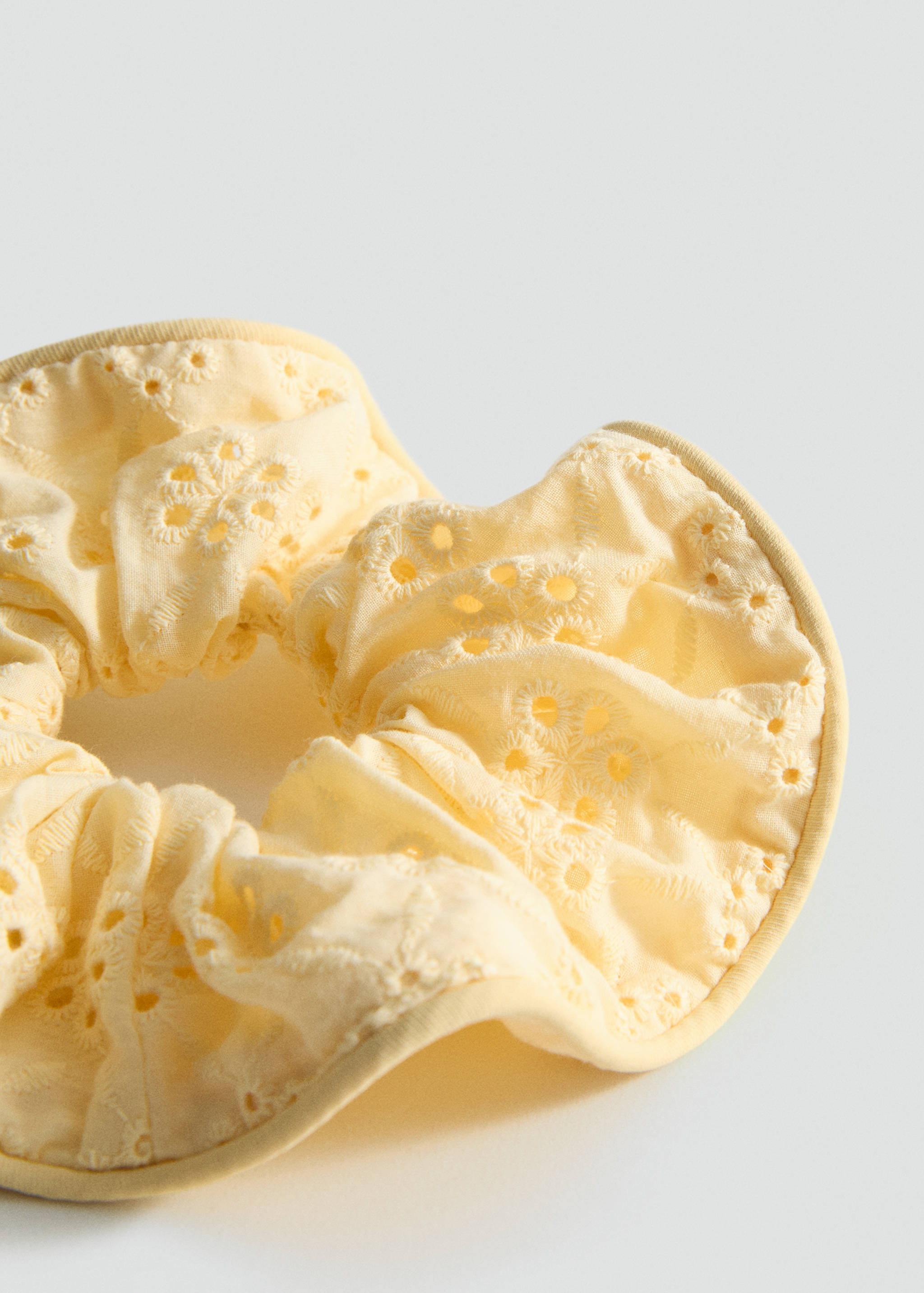 Geblümtes Scrunchie mit Lochmuster - Detail des Artikels 1