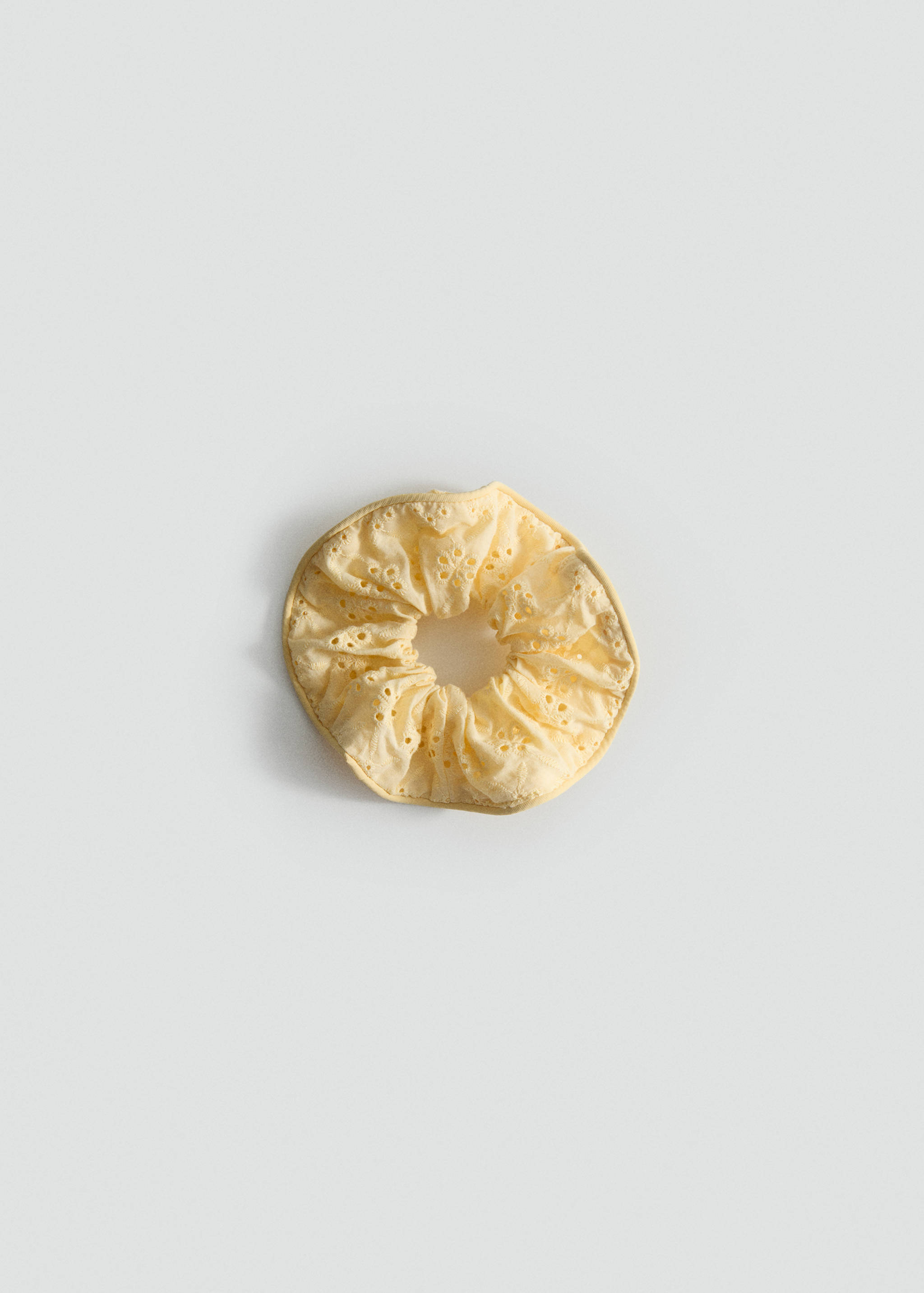 Floral scrunchie with lace accents - Article without model