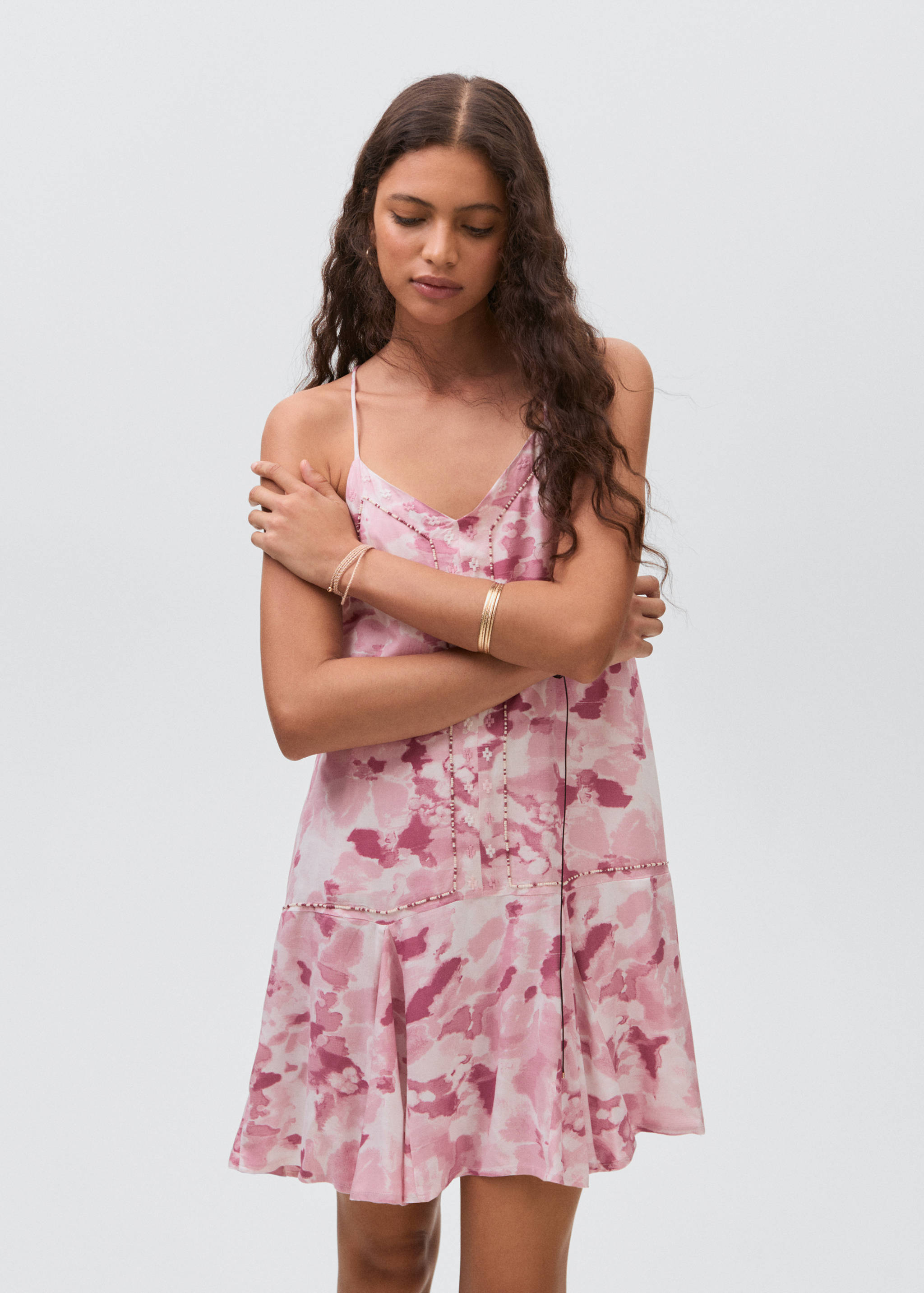 Vestido tie-dye bordado - Plano medio