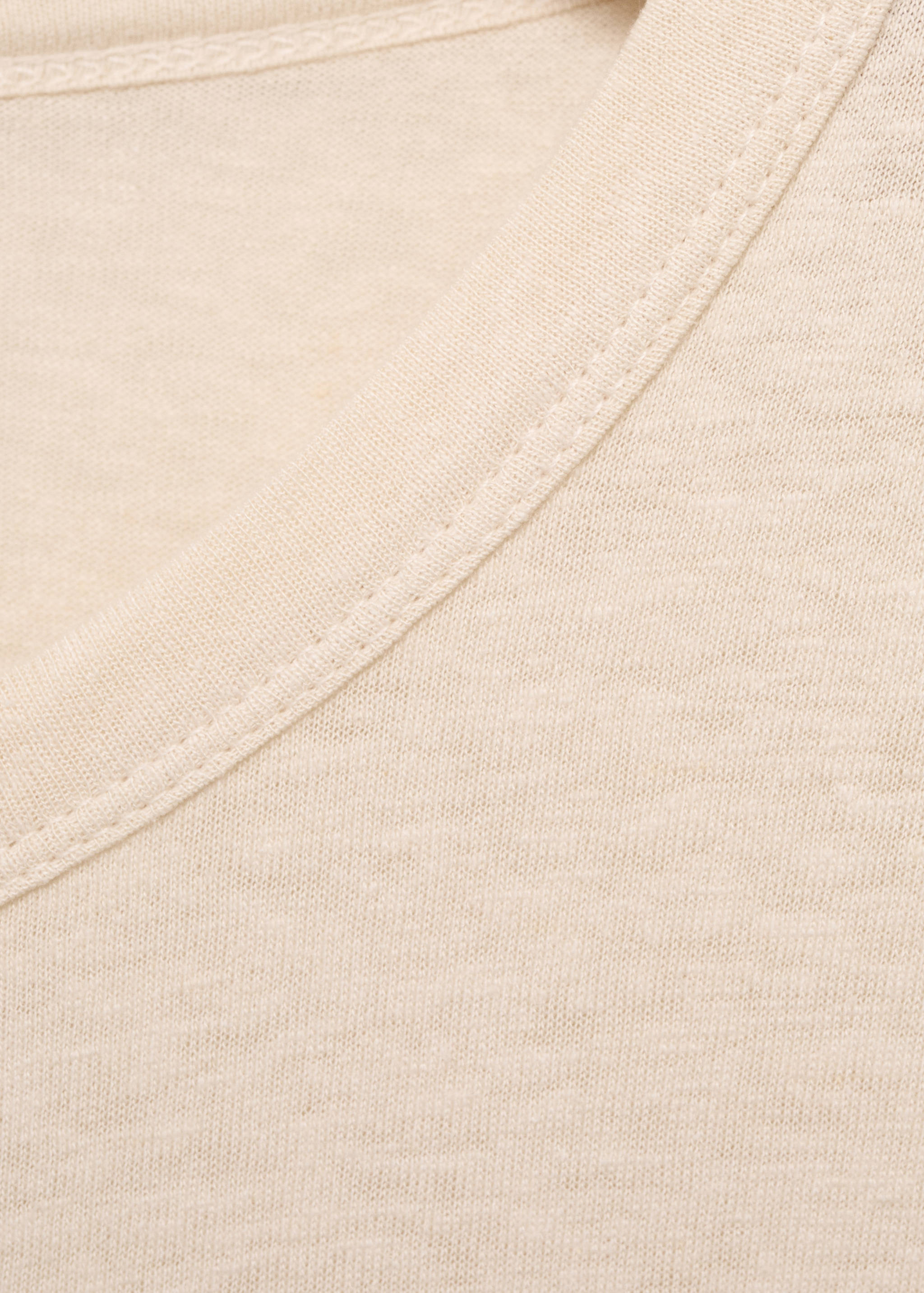 Футболка с пуговицами, со льном - Деталь изделия 0