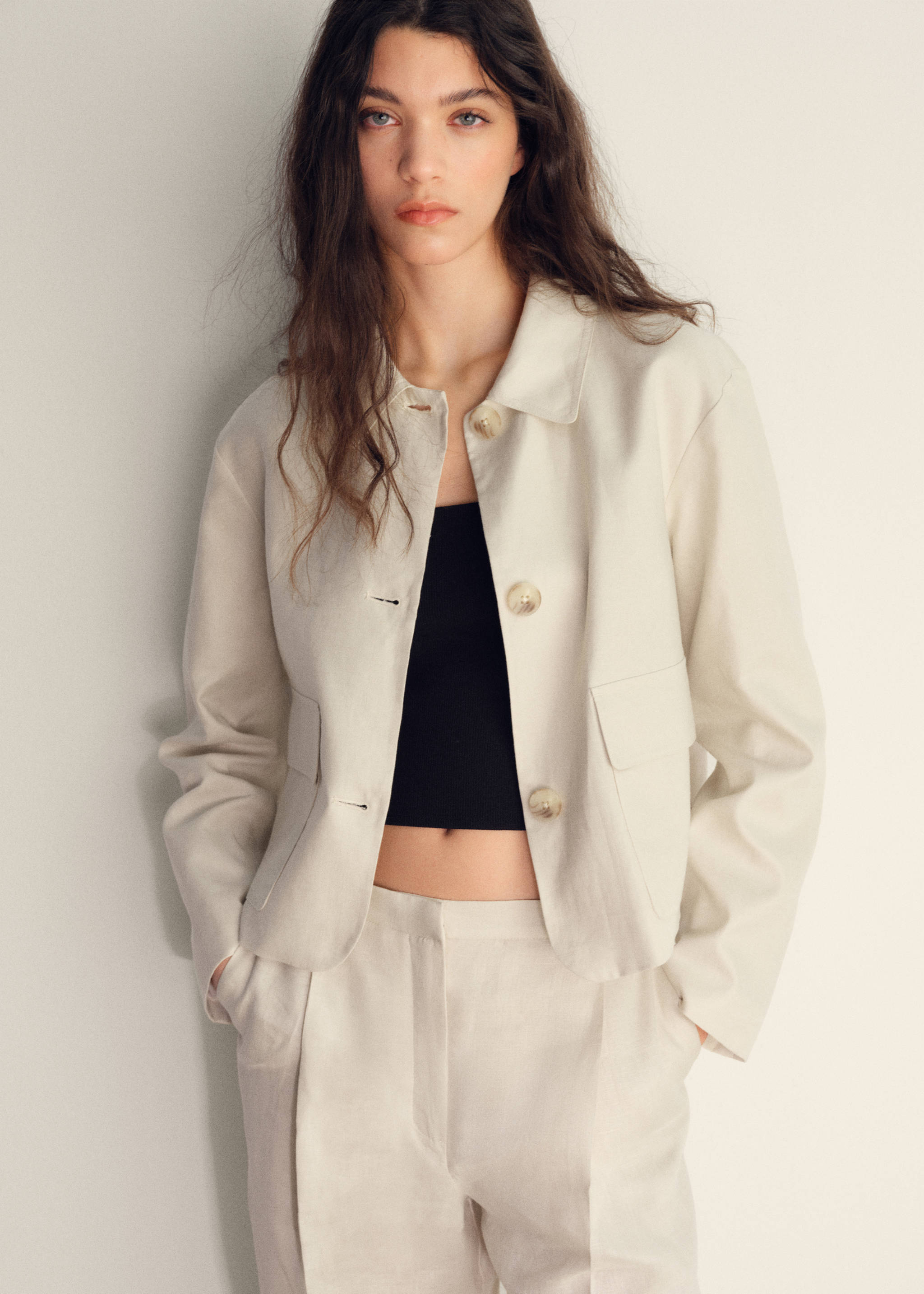 Calças retas com pinças de  linho - Pormenor do artigo 1