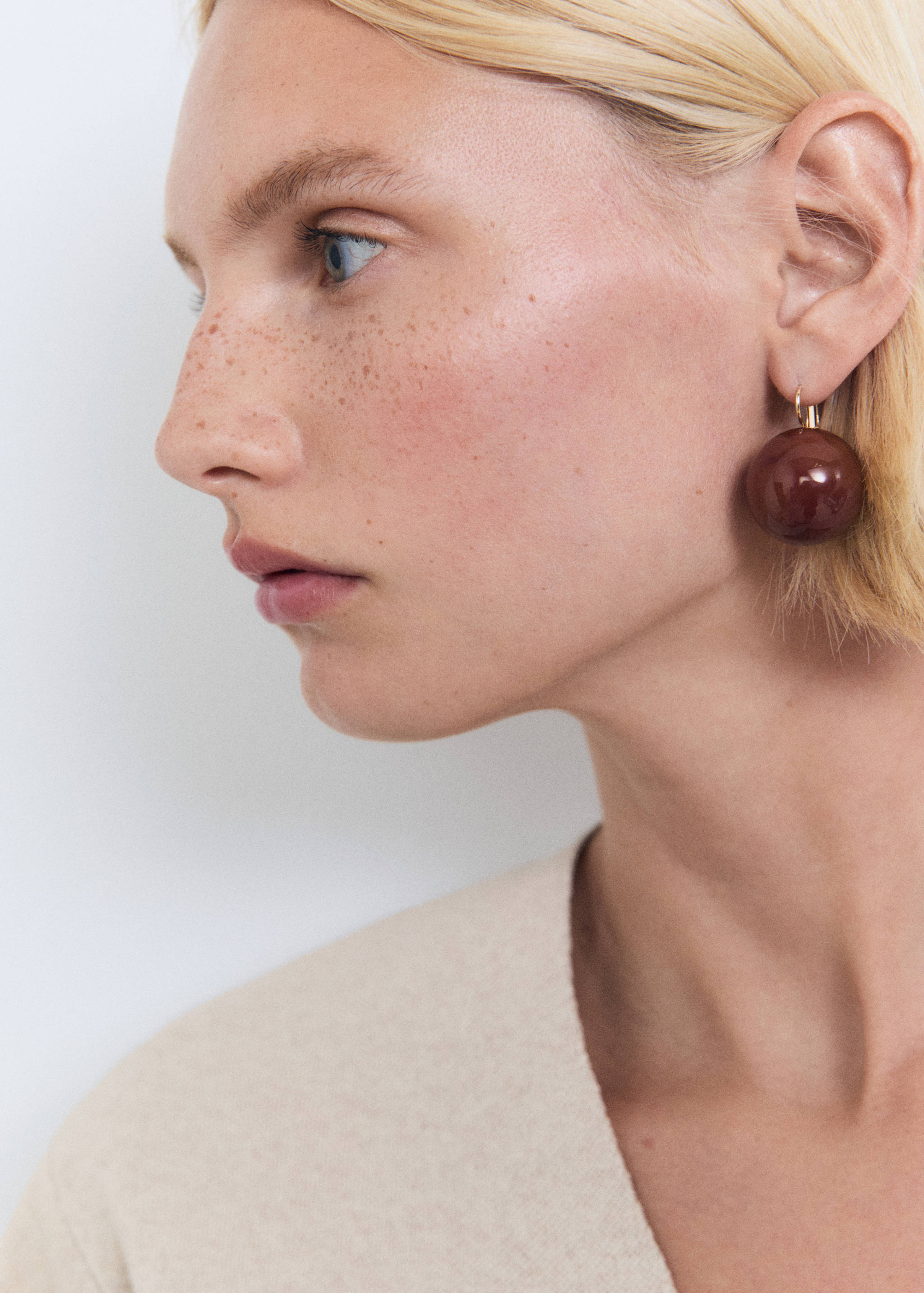 Feinstrickjacke mit Schmuckknöpfen - Detail des Artikels 1