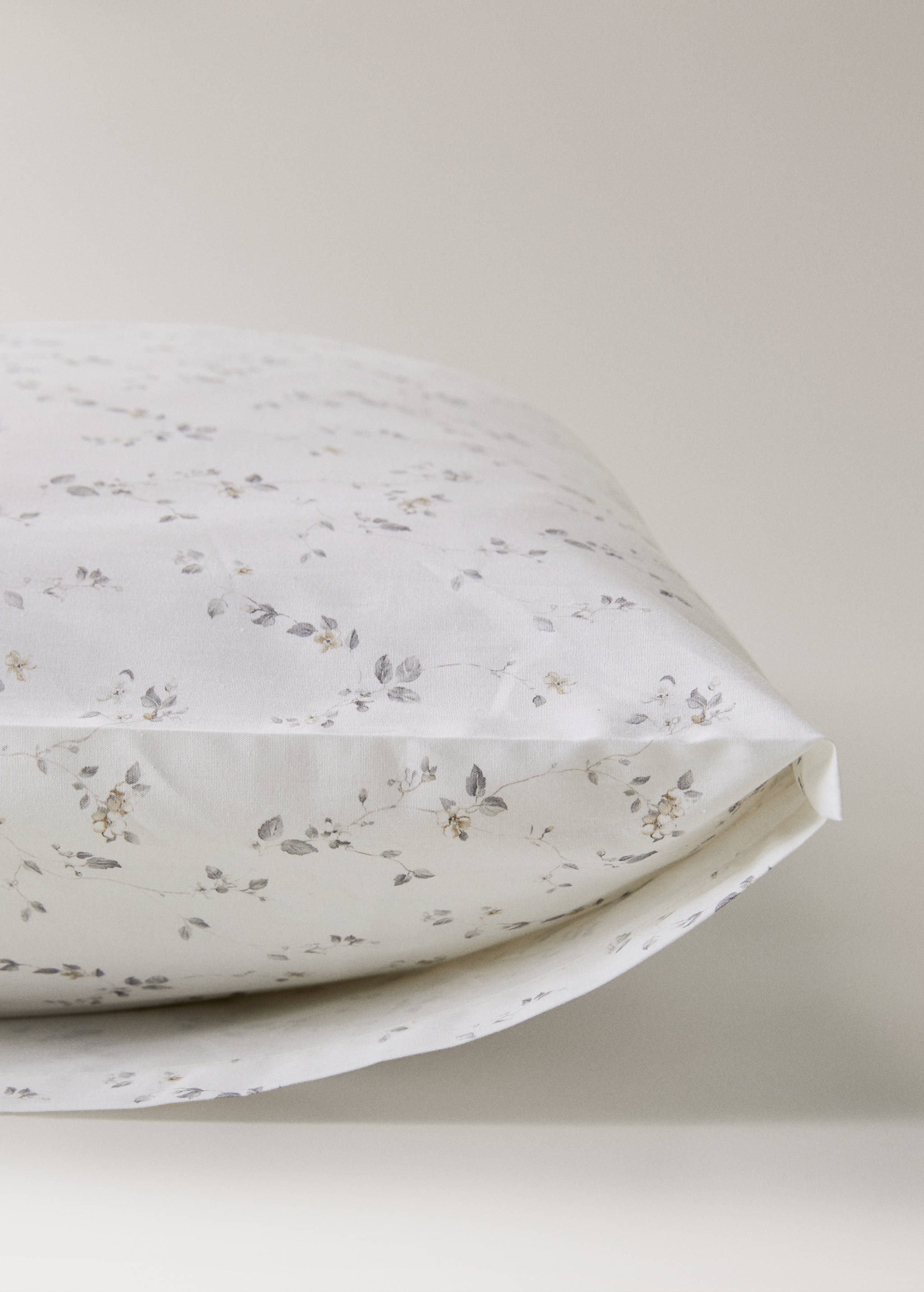 Two percale cotton floral pillowcases 50x75 cm - Details of the article 2