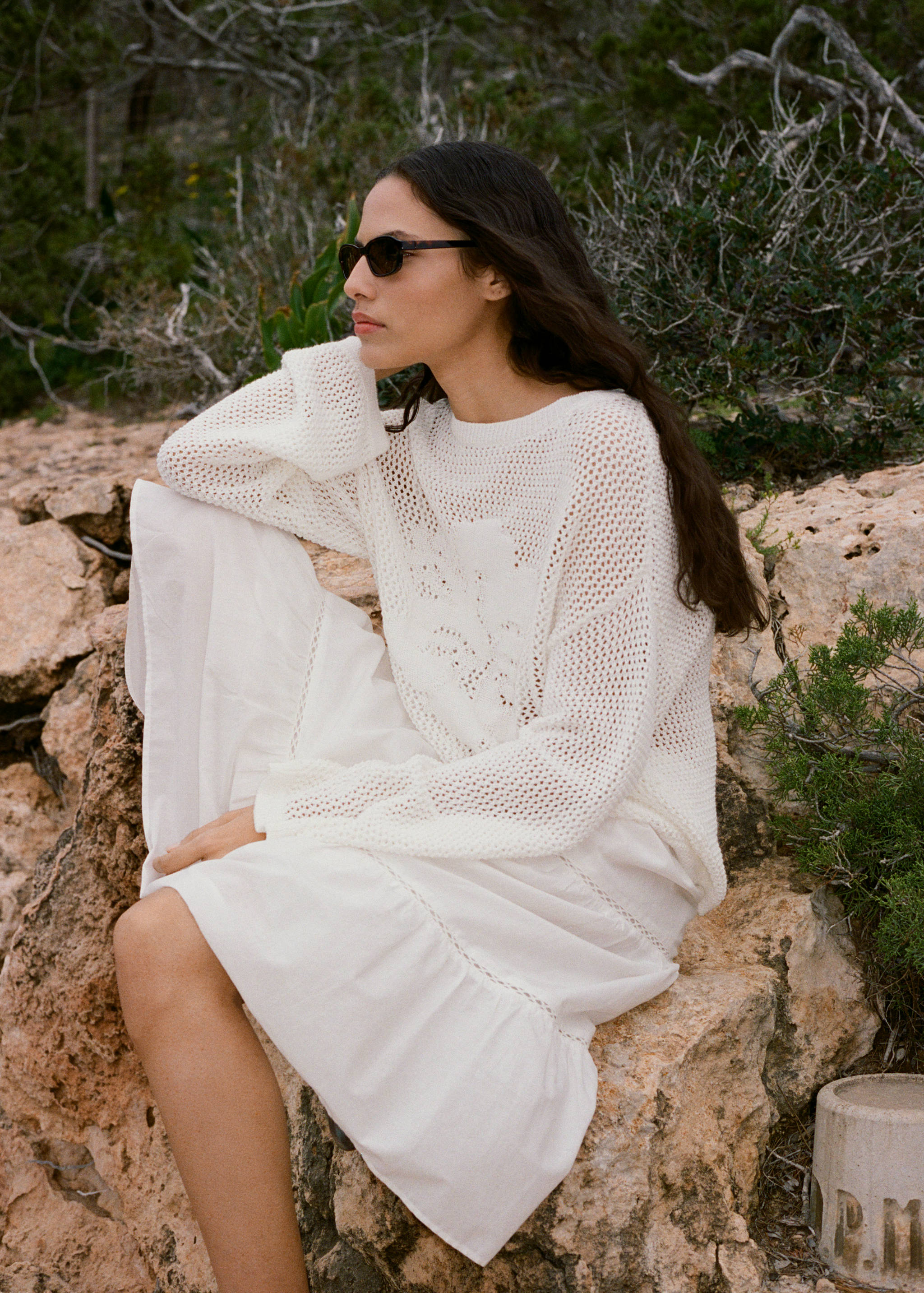 Knitted sweater with flower detail and lace pattern - General plane