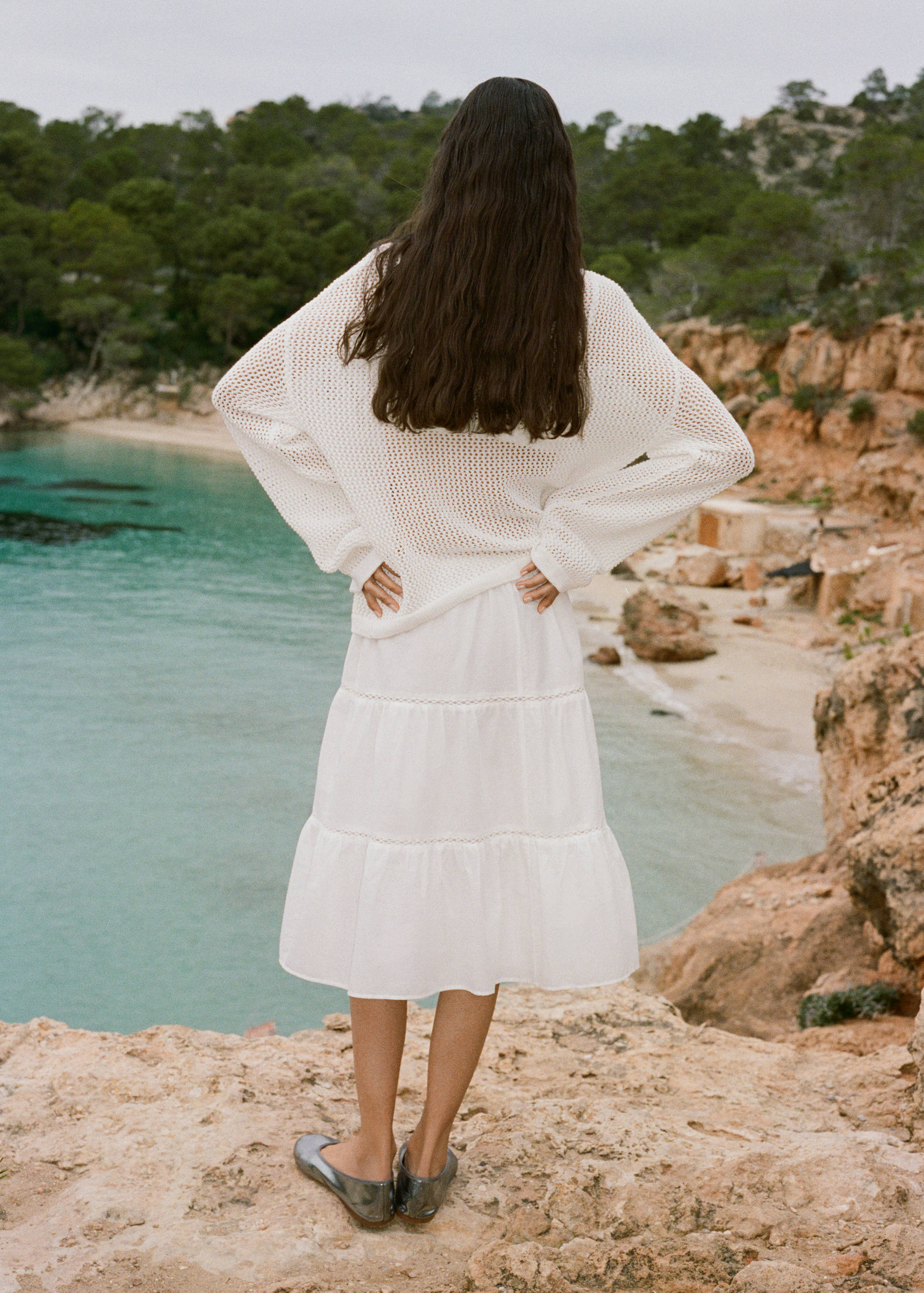 Knitted sweater with flower detail and lace pattern - Reverse of the article