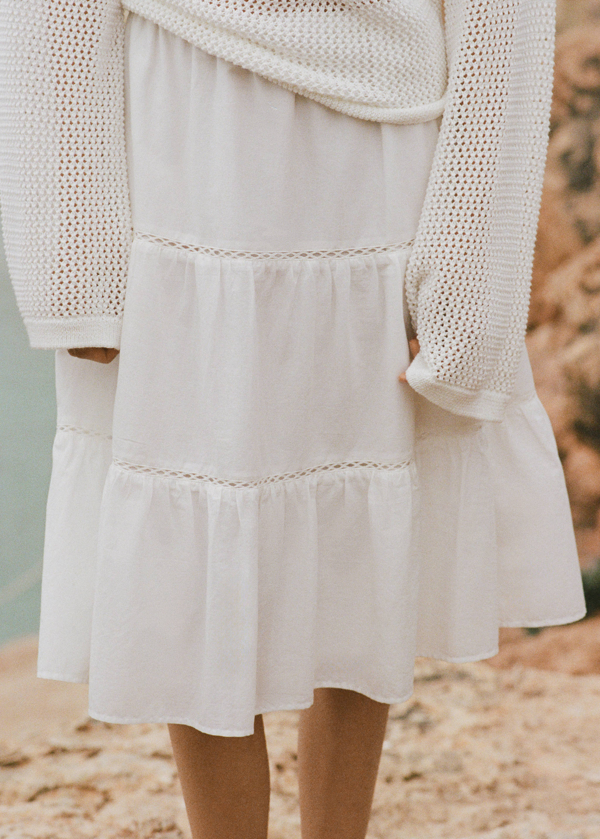 Falda midi vuelo - Plano medio