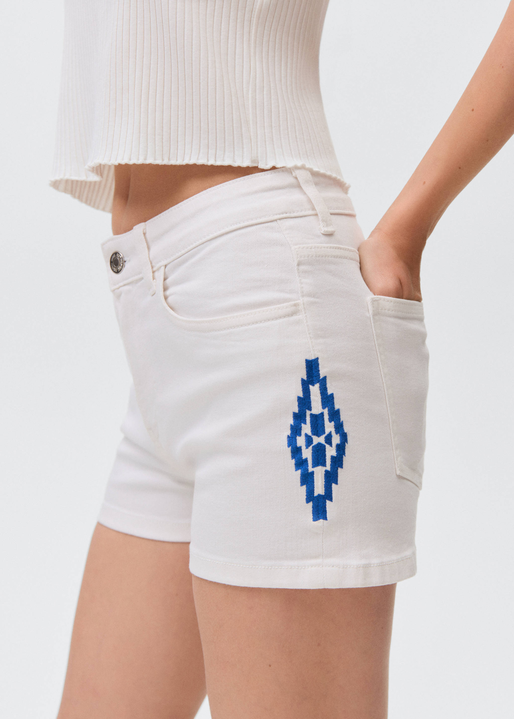 Shorts with embroidered detail - Details of the article 1