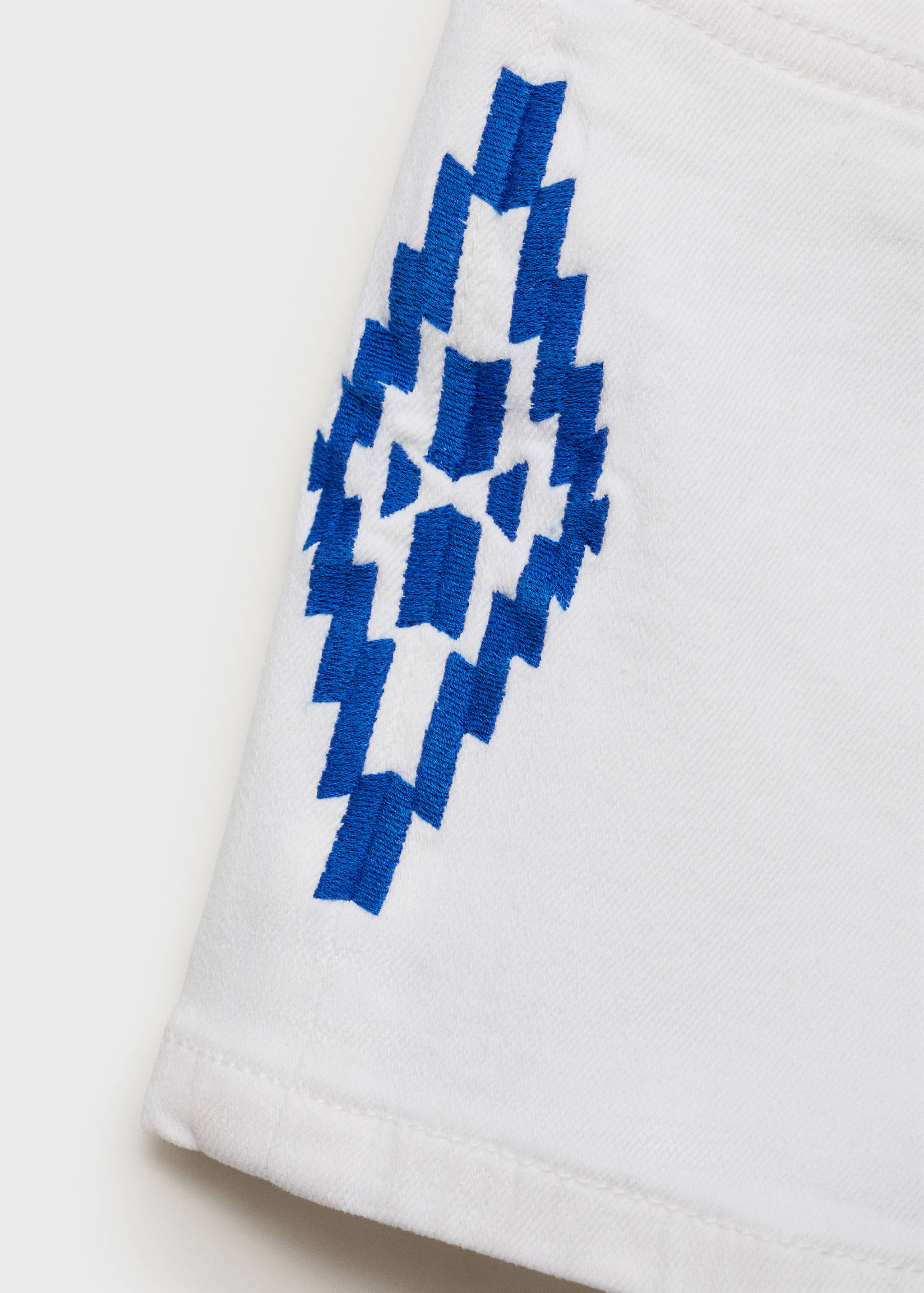 Shorts with embroidered detail - Details of the article 0