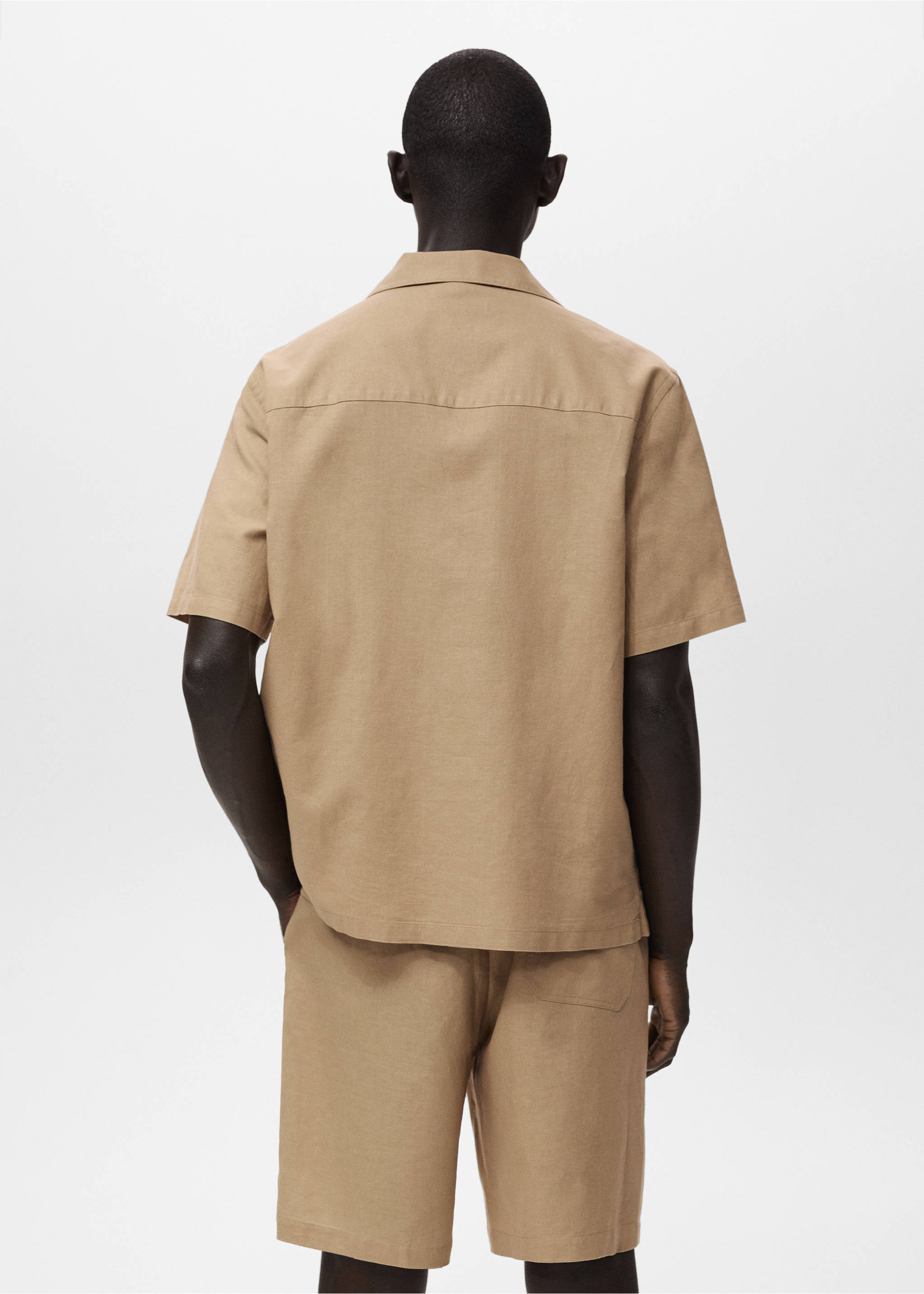 Linen shirt with bowling collar and pocket - Reverse of the article, Beige. Ref: 87069213-00.