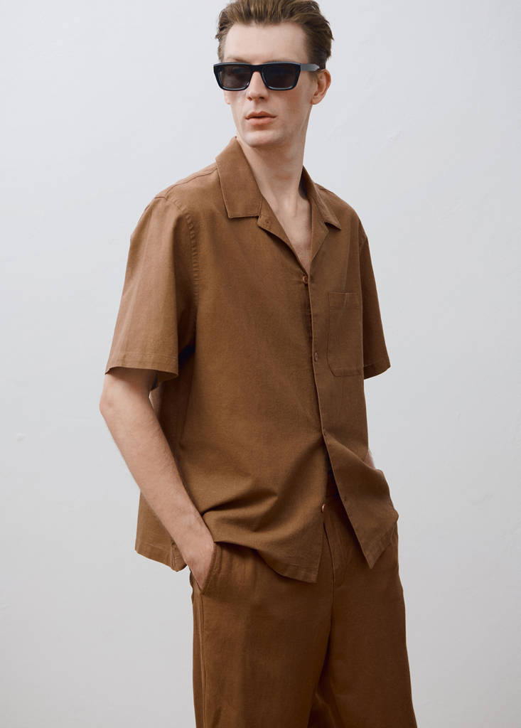 Linen shirt with bowling collar and pocket — Tobacco Brown