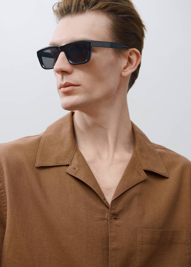 Linen shirt with bowling collar and pocket — Tobacco Brown