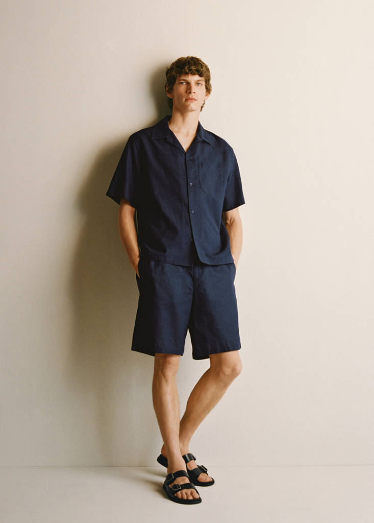 Linen shirt with bowling collar and pocket — Ink Blue