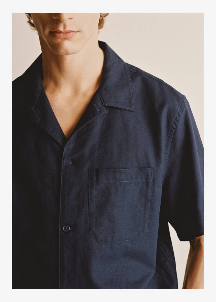 Linen shirt with bowling collar and pocket — Ink Blue