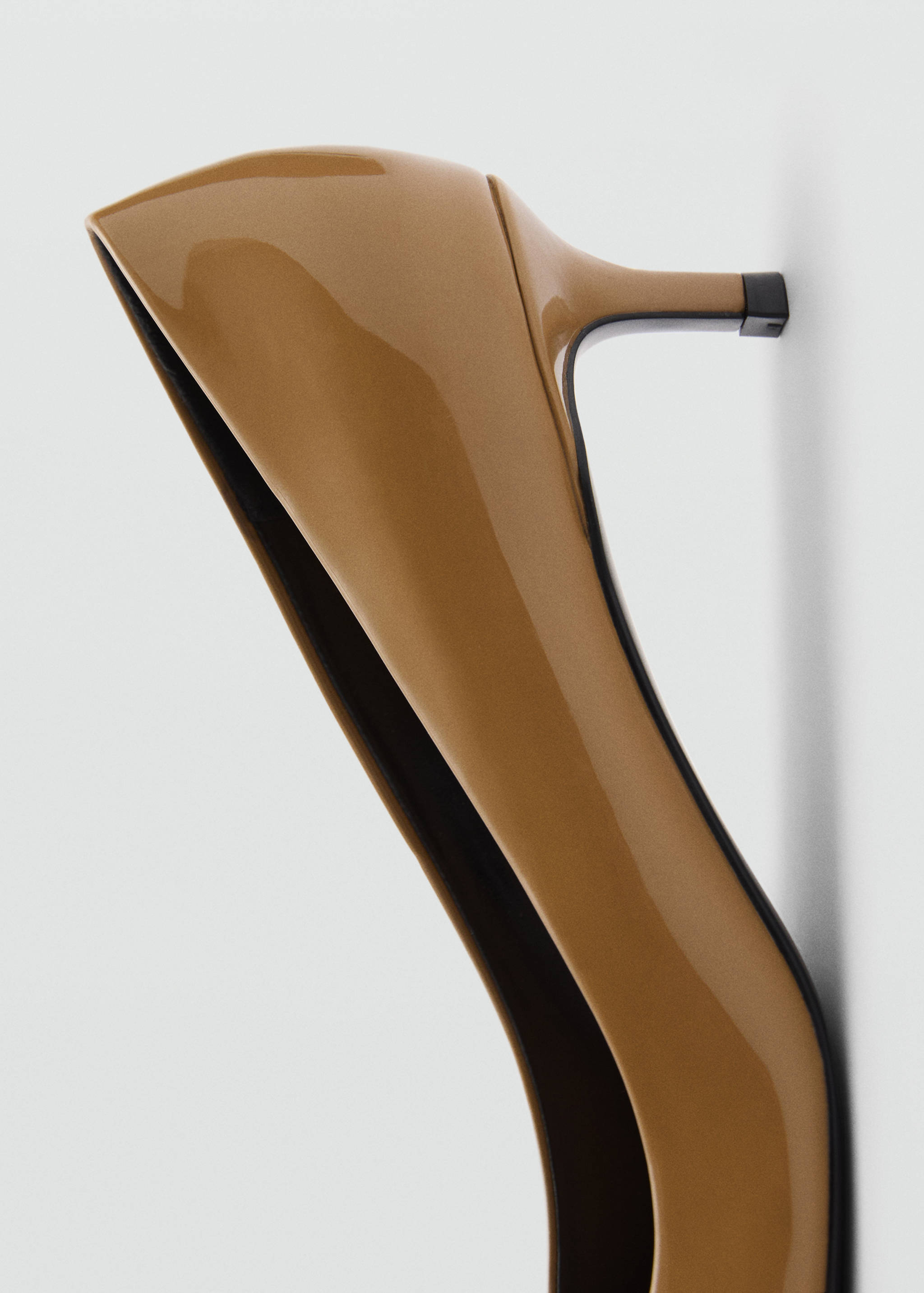 Kitten-heel patent leather shoes - Details of the article 1