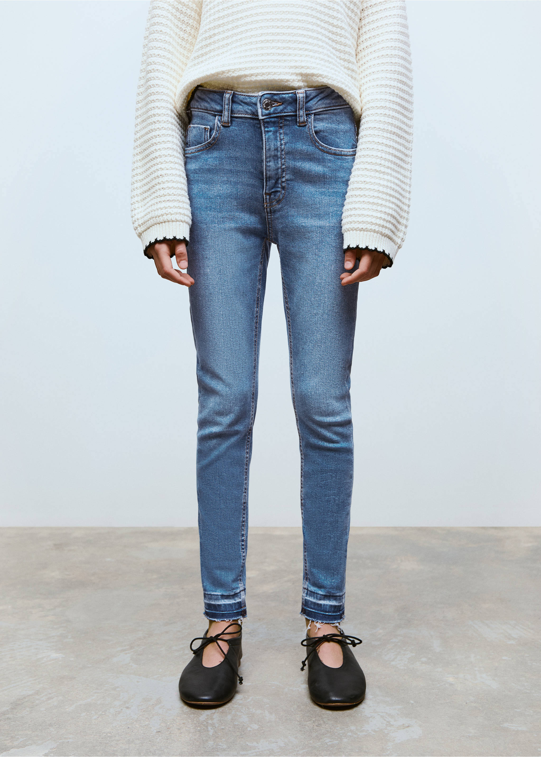 Jean skinny revers effilochés - Détail de l'article 3, Bleu. Ref: 87070419-00.