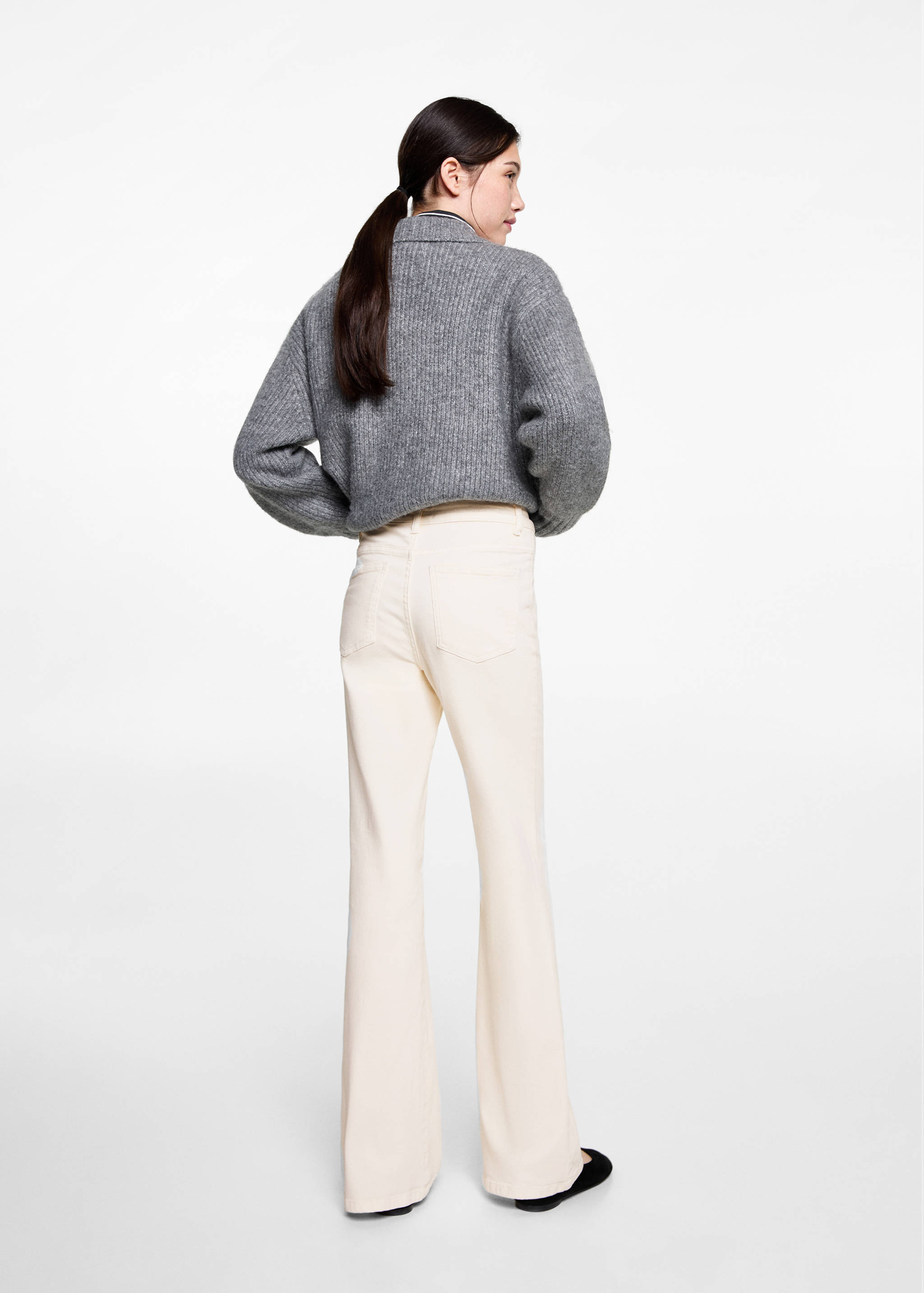 Jeans à boca de sino com bolso - Verso do artigo