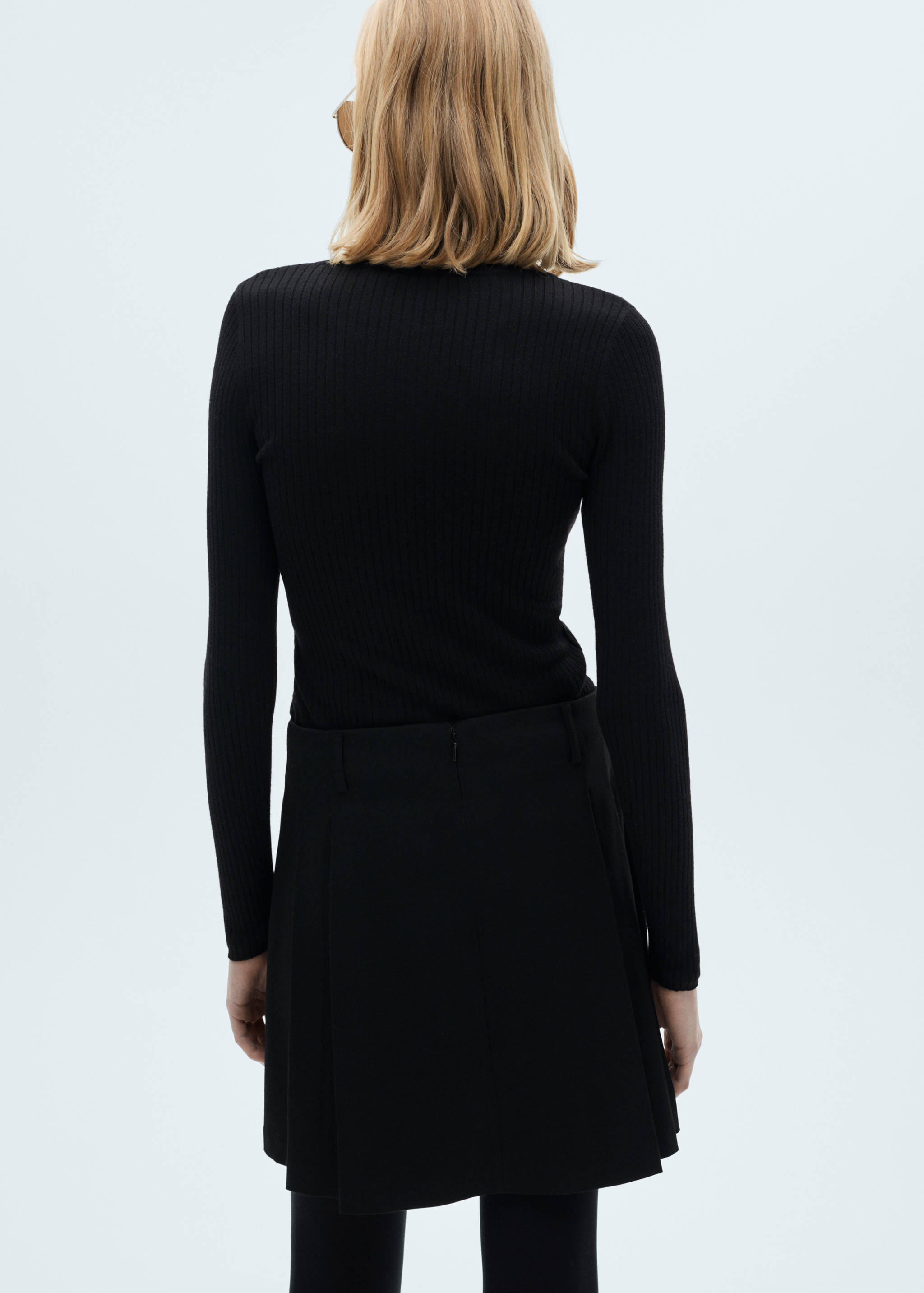 Pleated mini-skirt - Reverse of the article