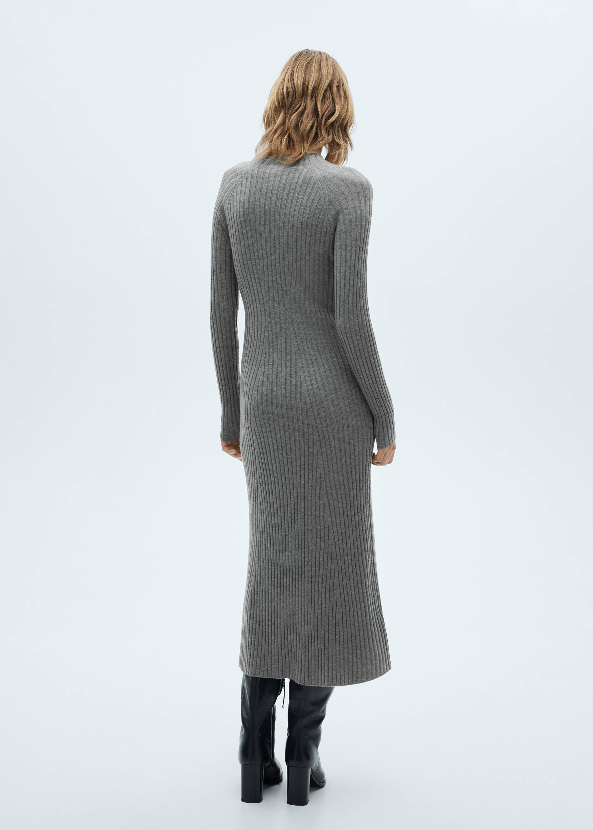 Vestido de malha evasê com gola perkins - Verso do artigo