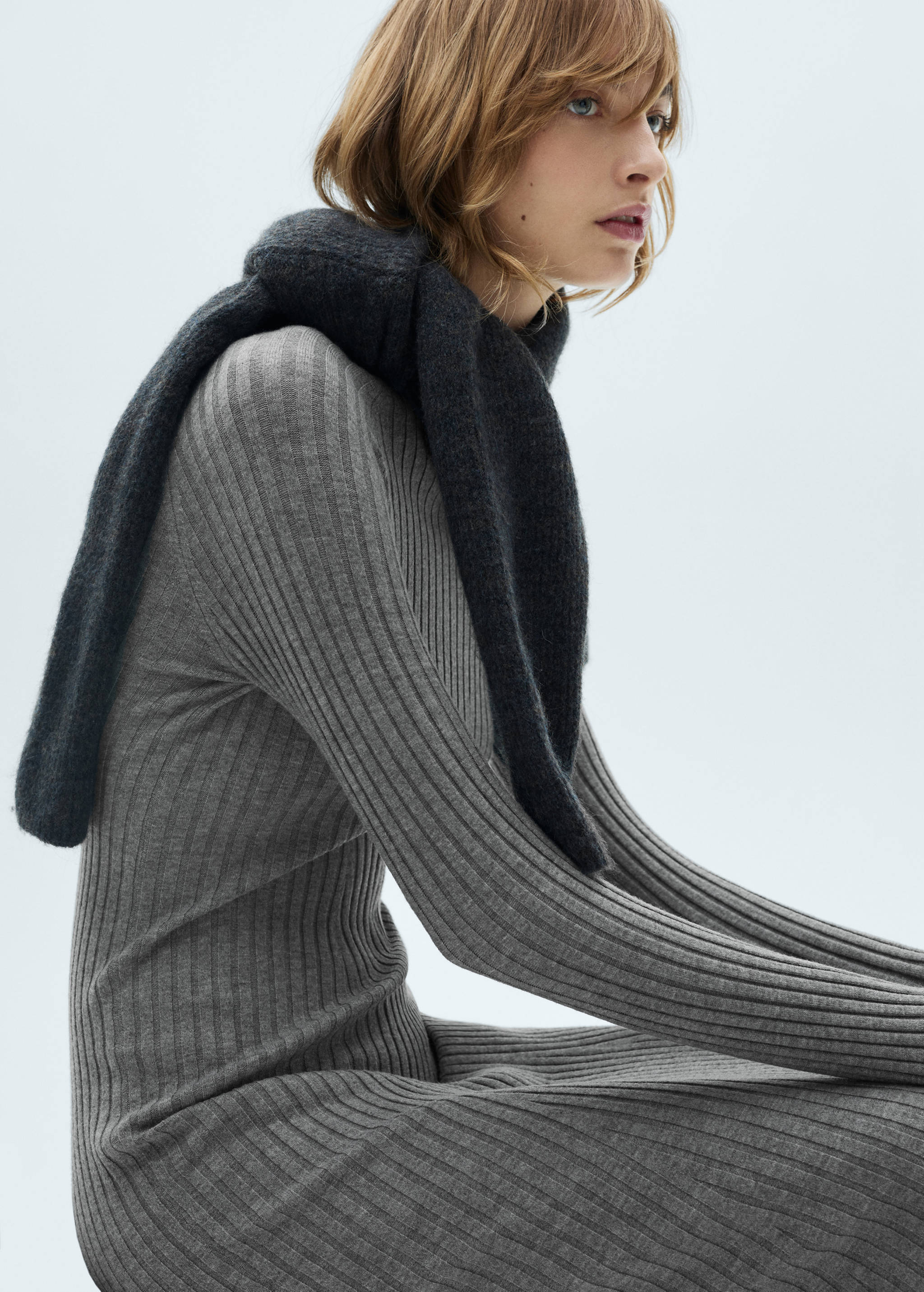 Vestido de malha evasê com gola perkins - Pormenor do artigo 2