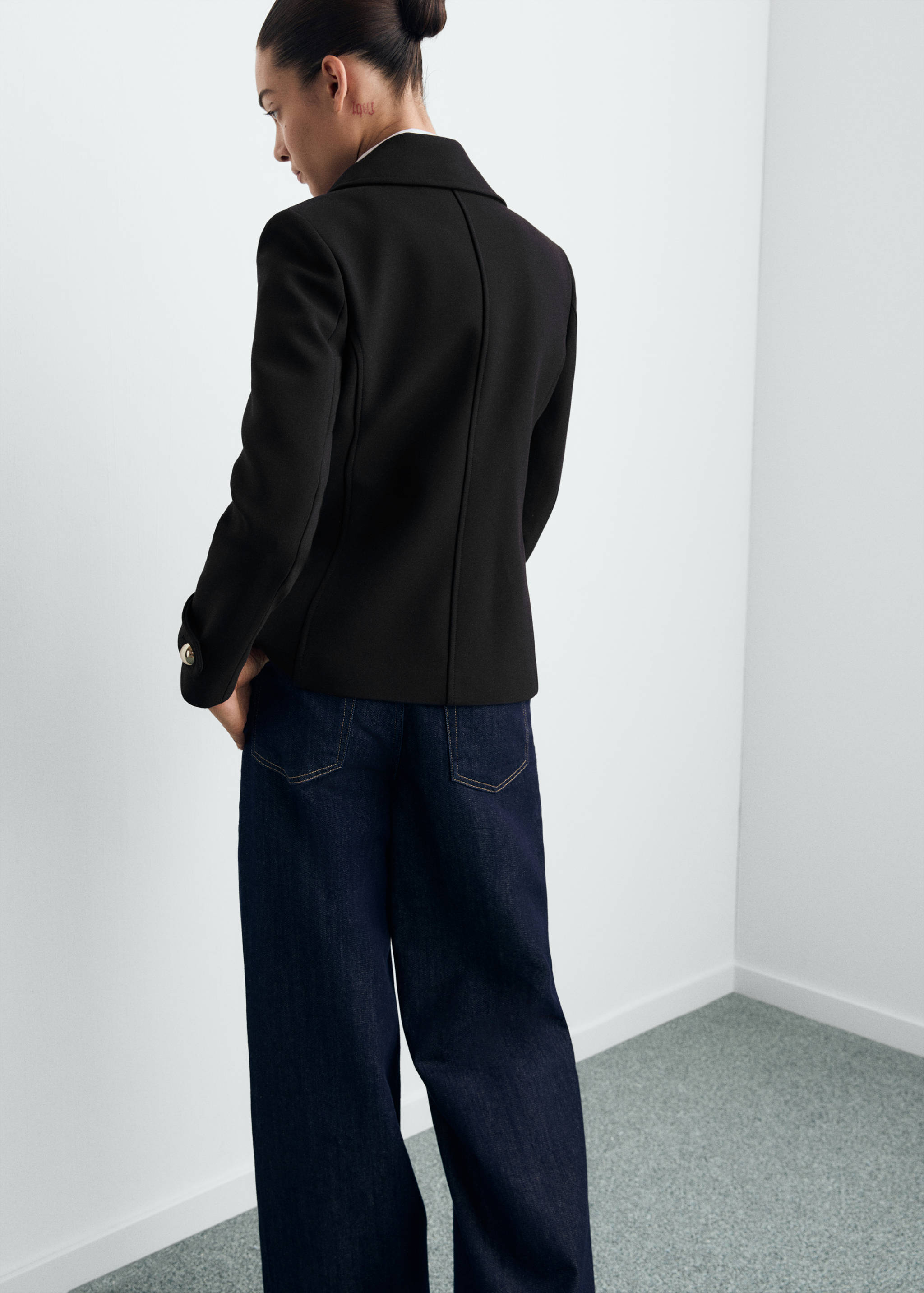 Double-breasted jacket with lapels - Reverse of the article