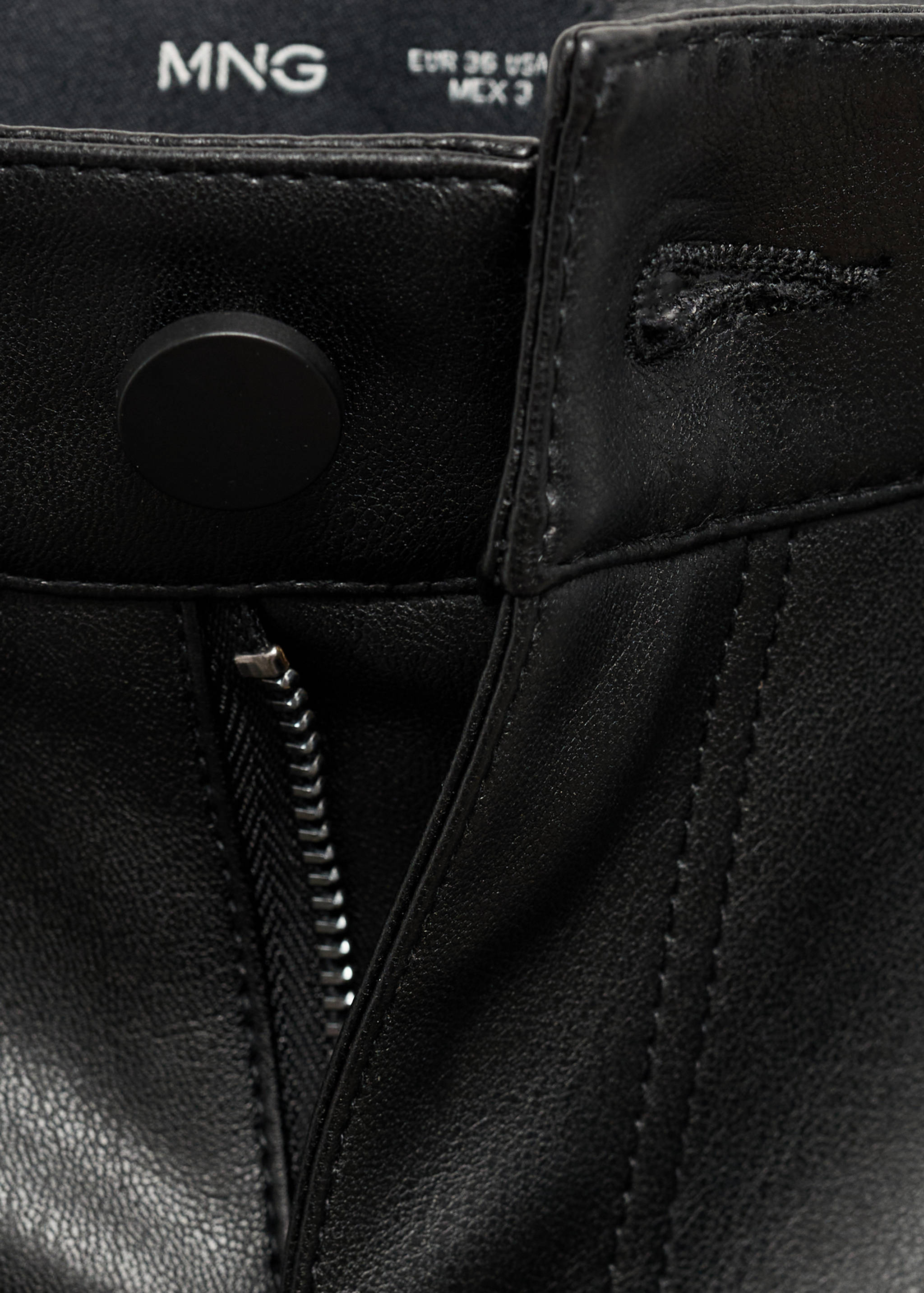 Παντελόνι σε ίσια γραμμή συνθετικό δέρμα - Λεπτομέρεια του προϊόντος 0