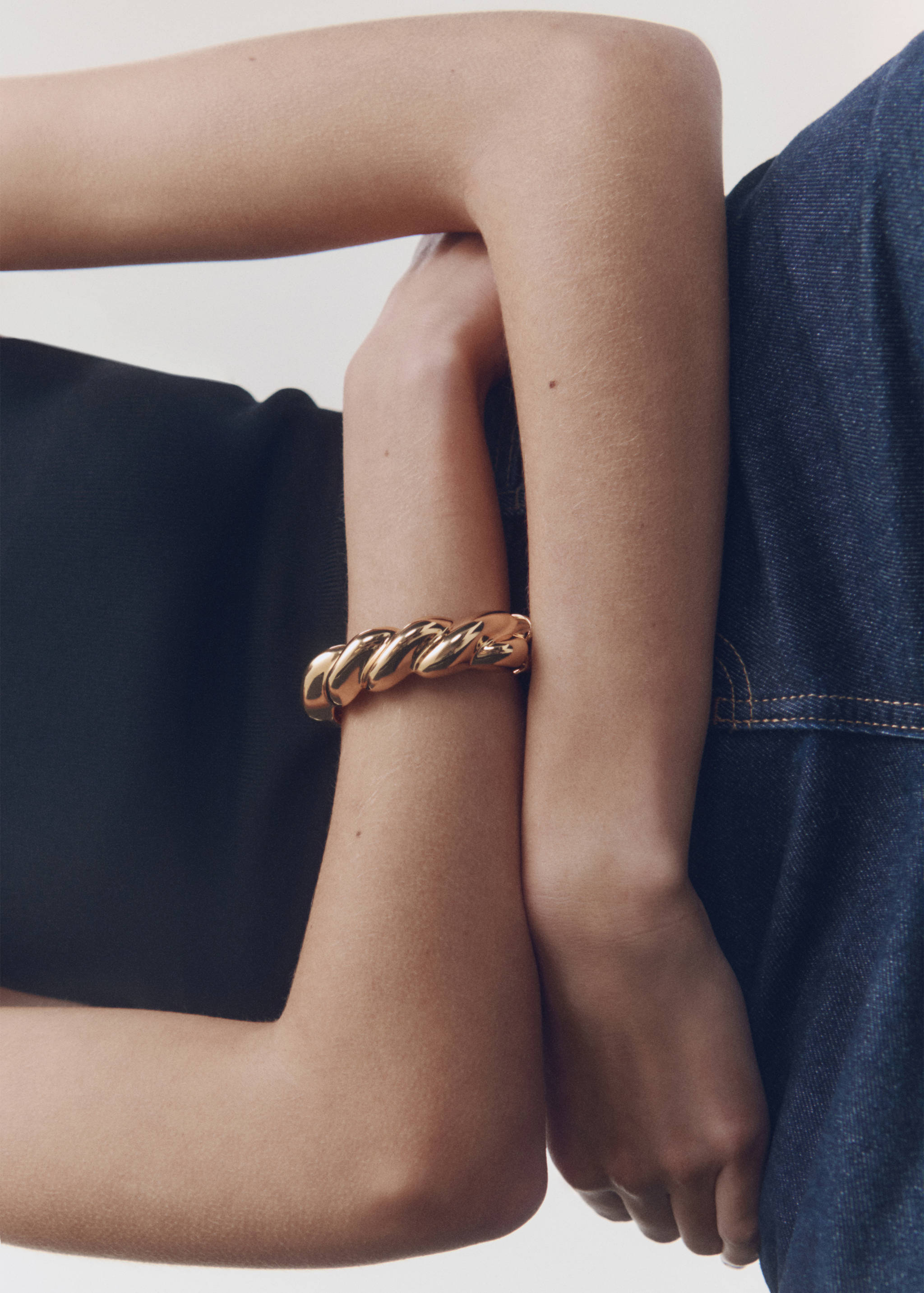 Embossed bracelet - General plane