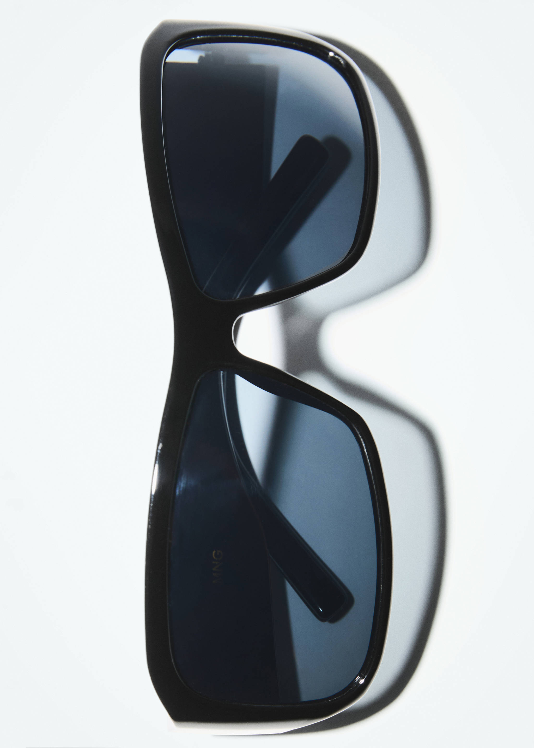 Maxi-frame sunglasses - Details of the article 5