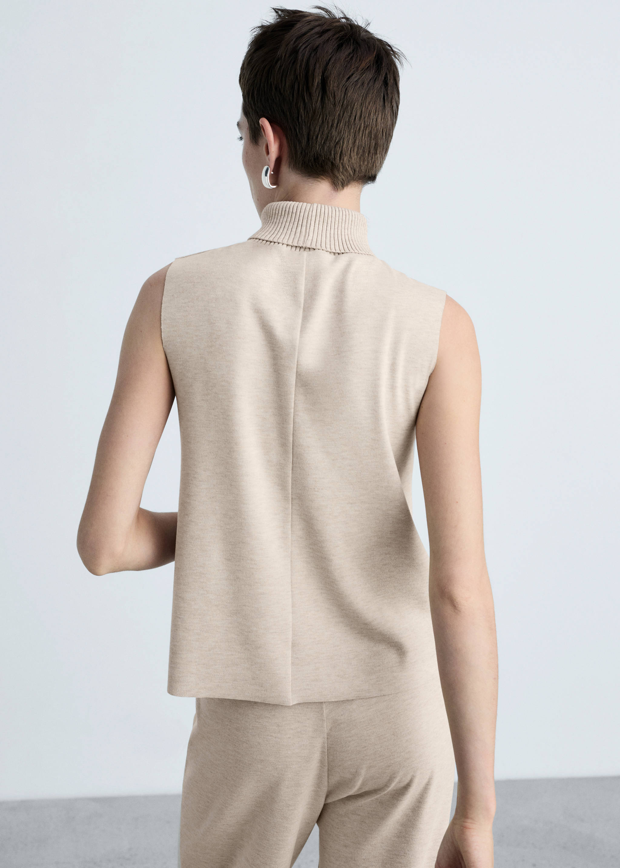 Turtleneck knitted top - Reverse of the article