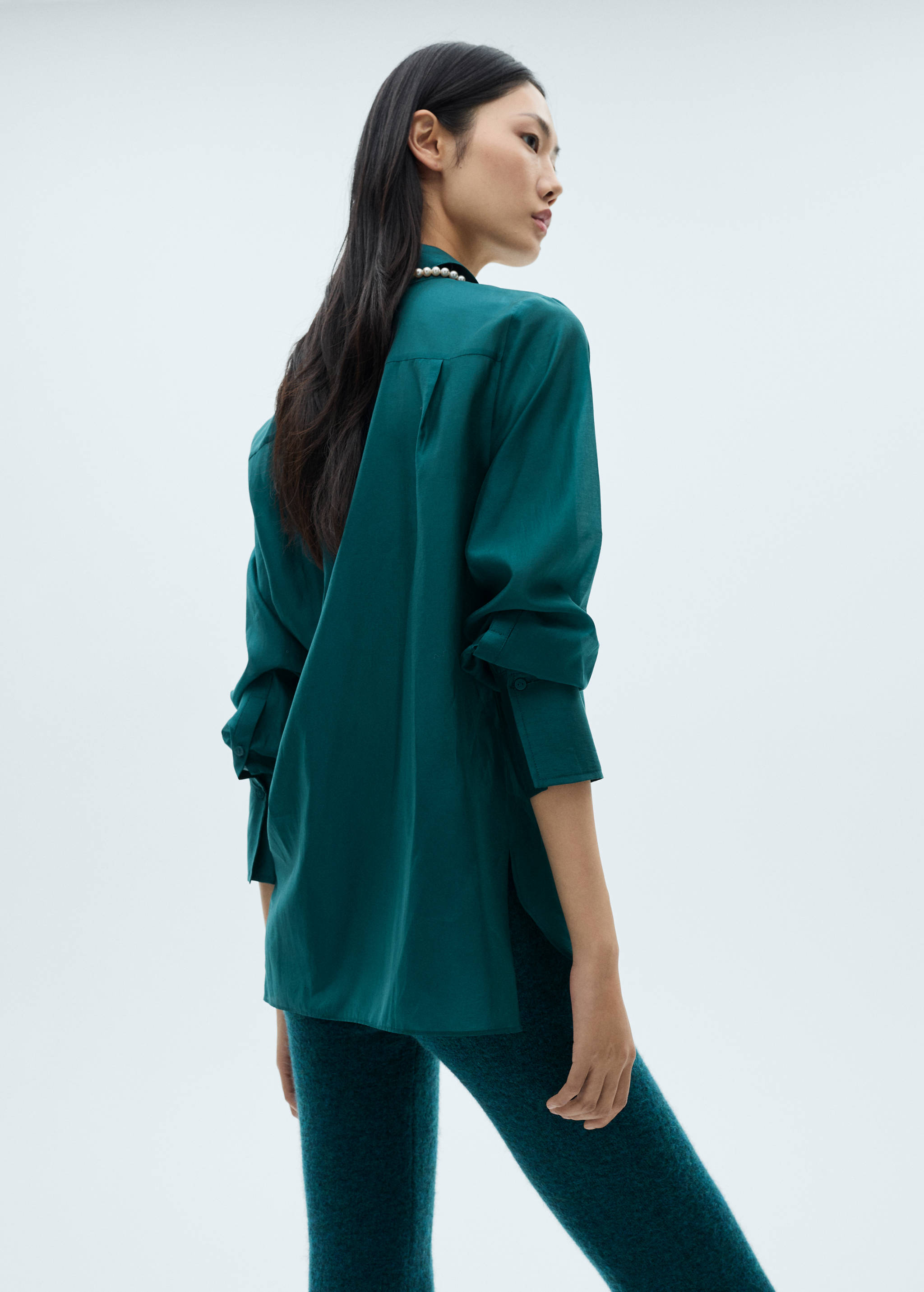 Satin shirt with hidden buttons - Reverse of the article