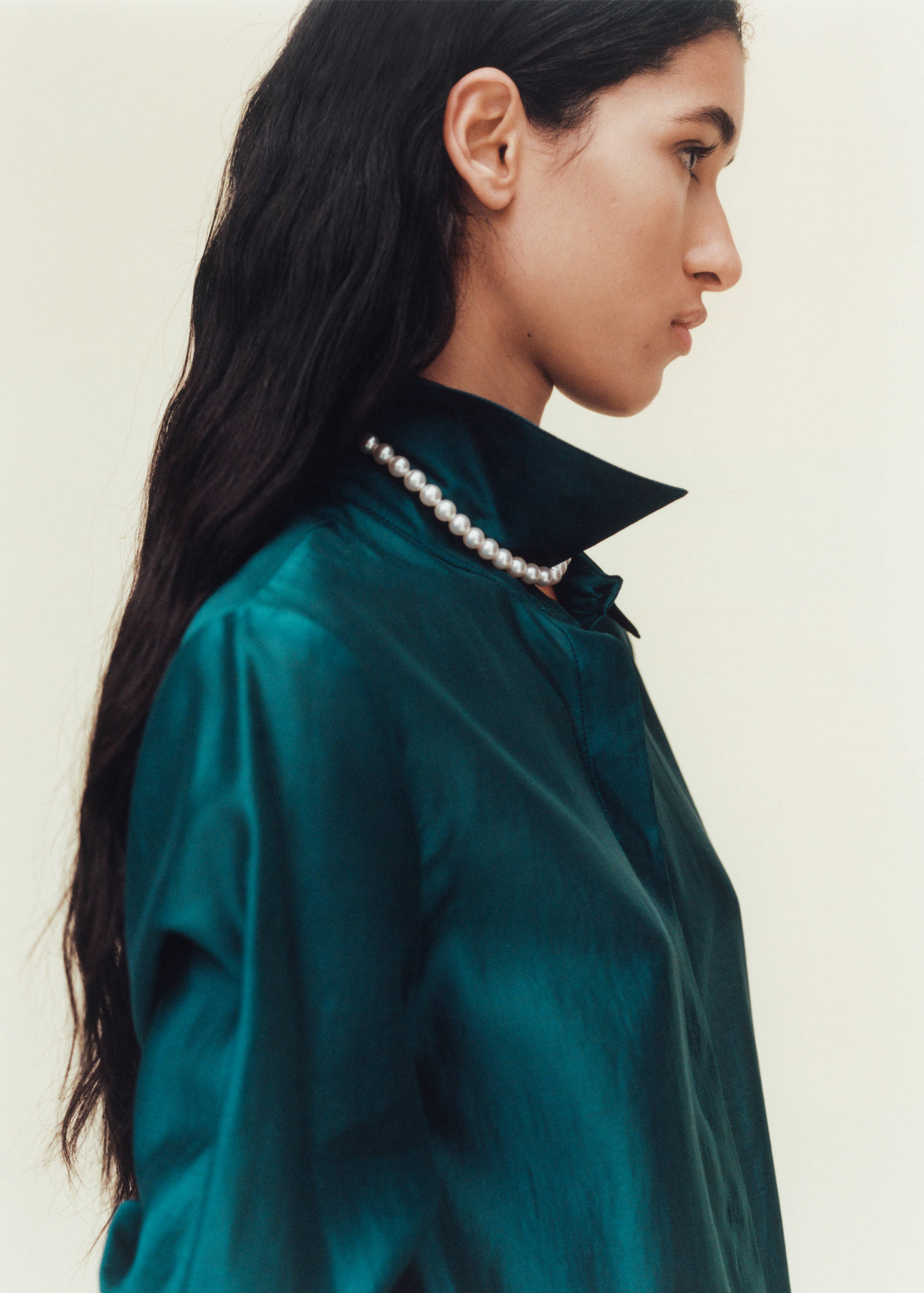 Satin shirt with hidden buttons - Details of the article 6