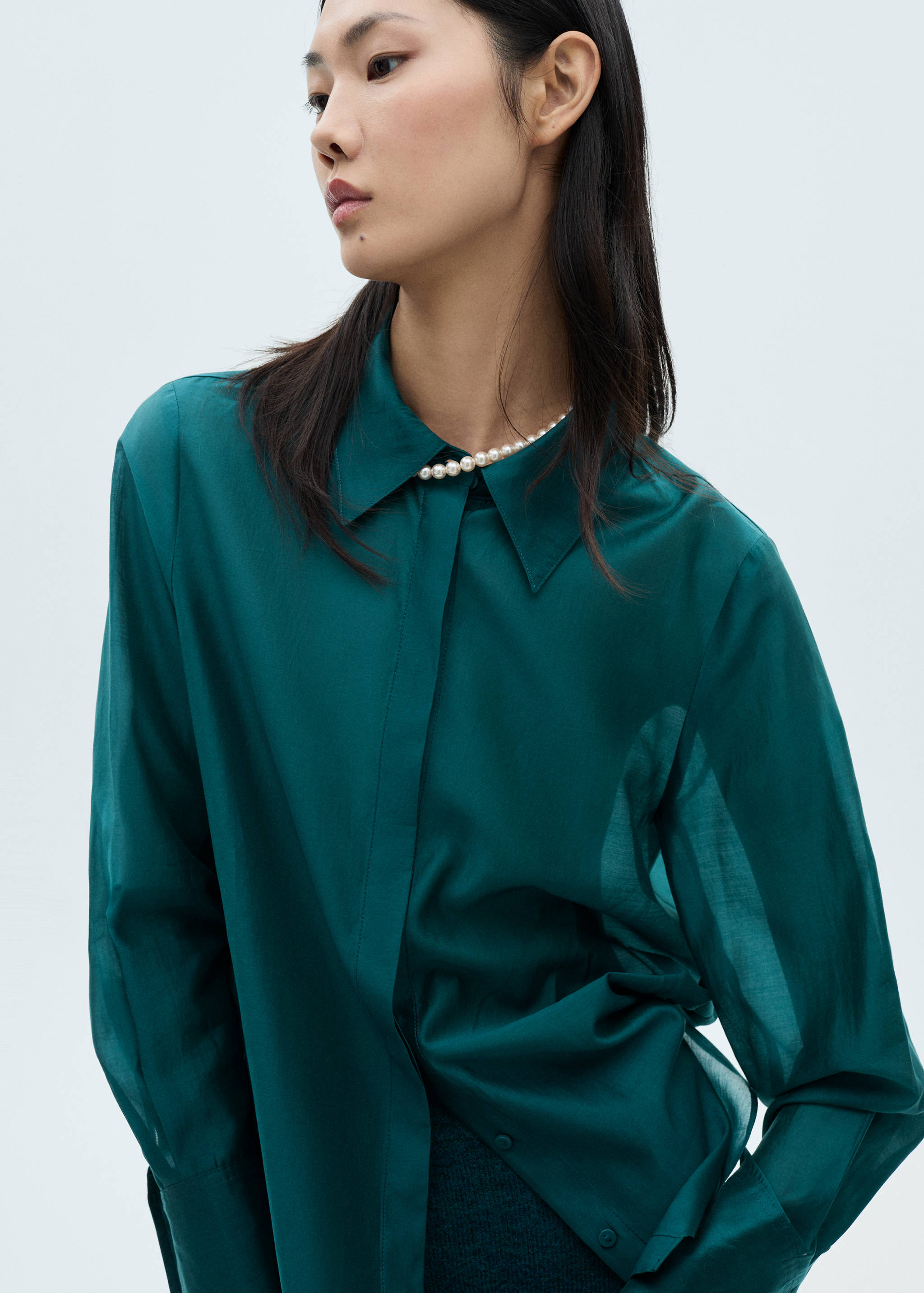 Satin shirt with hidden buttons - Details of the article 2