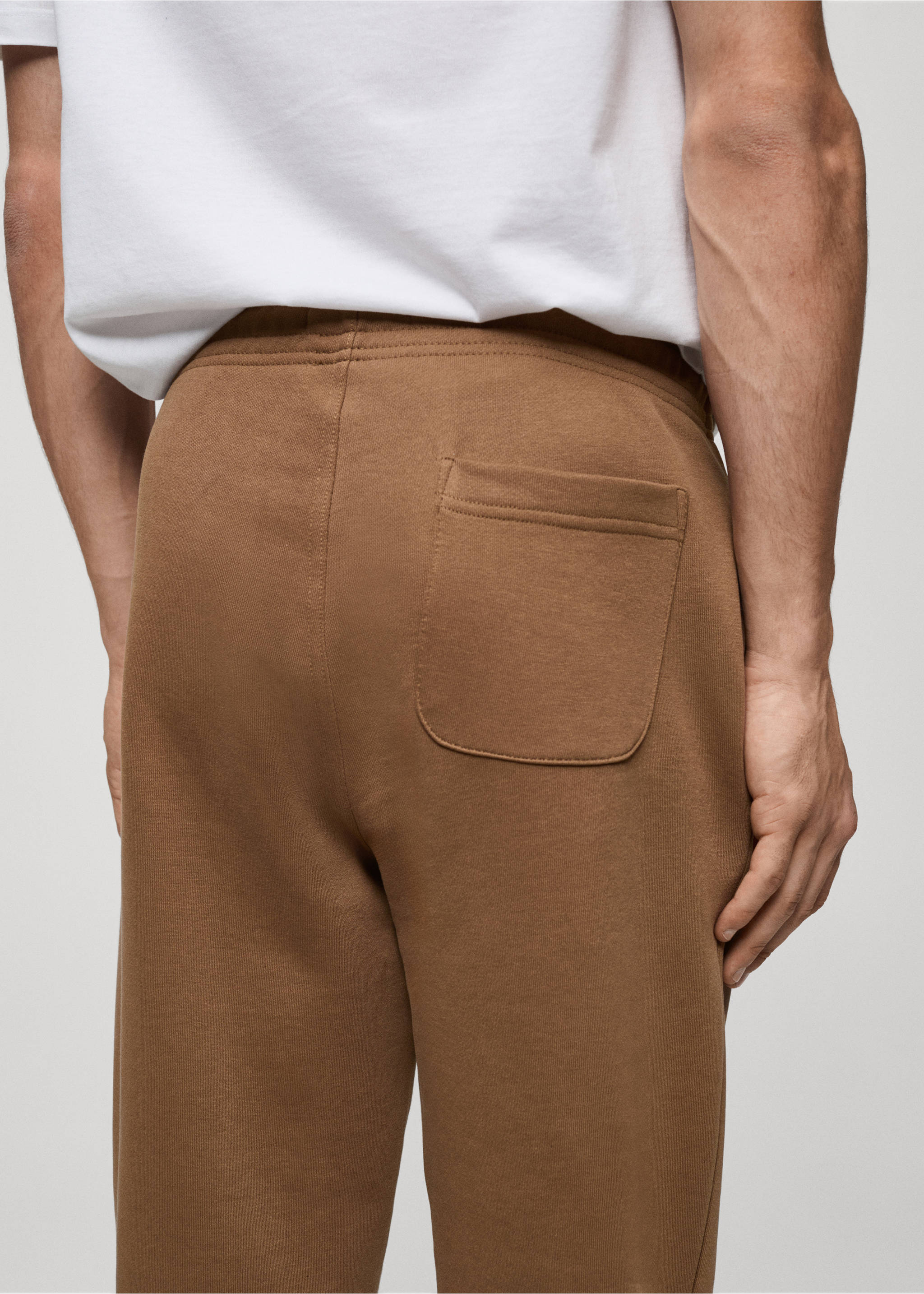 Fırçalı elastik belli jogger pantolon - Ürün detayı 3, Orta Kahverengi. Ref: 87070600-00.