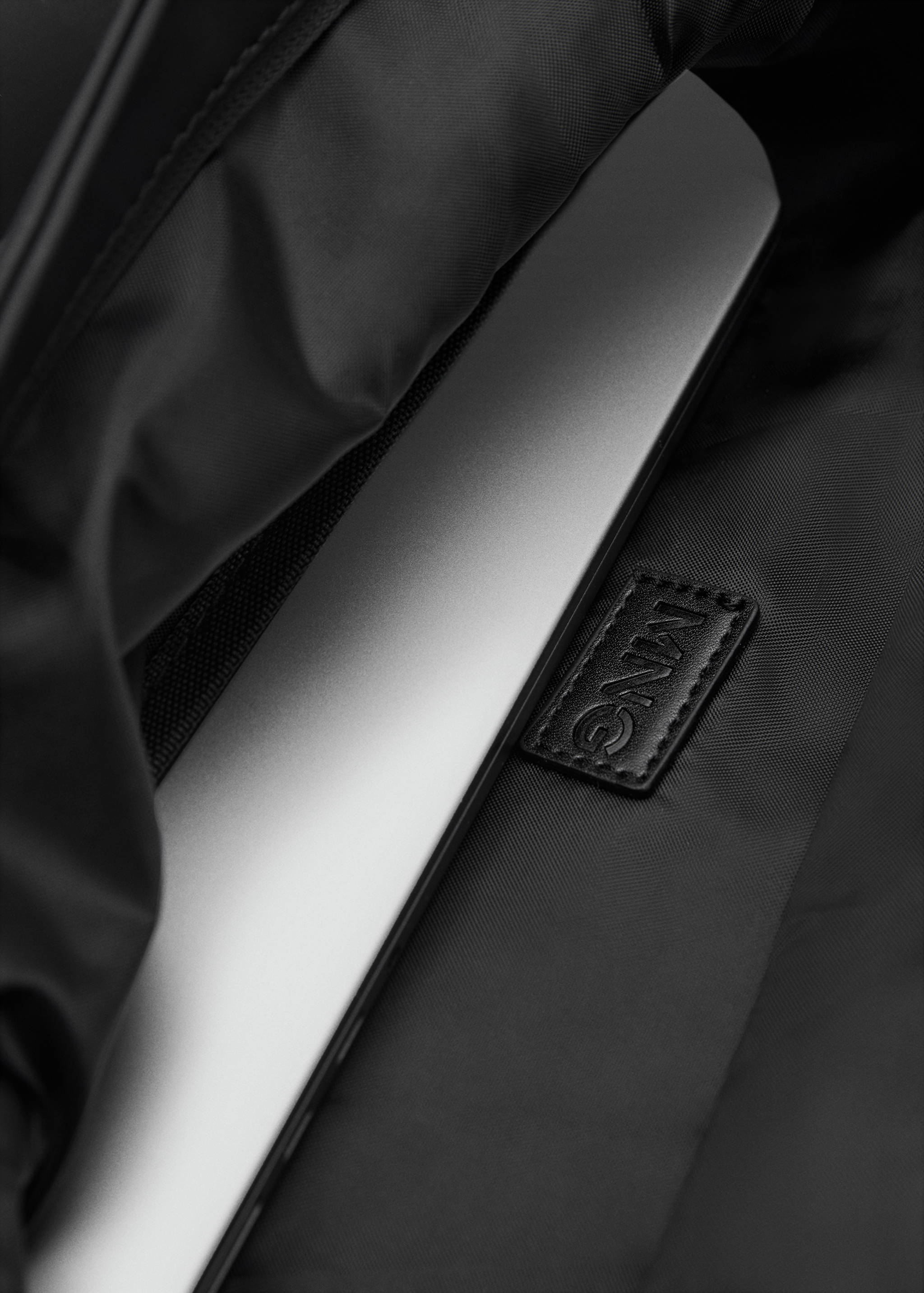 حقيبة ظهر بغطاء مطاطي للإغلاق - تفاصيل المنتج 4