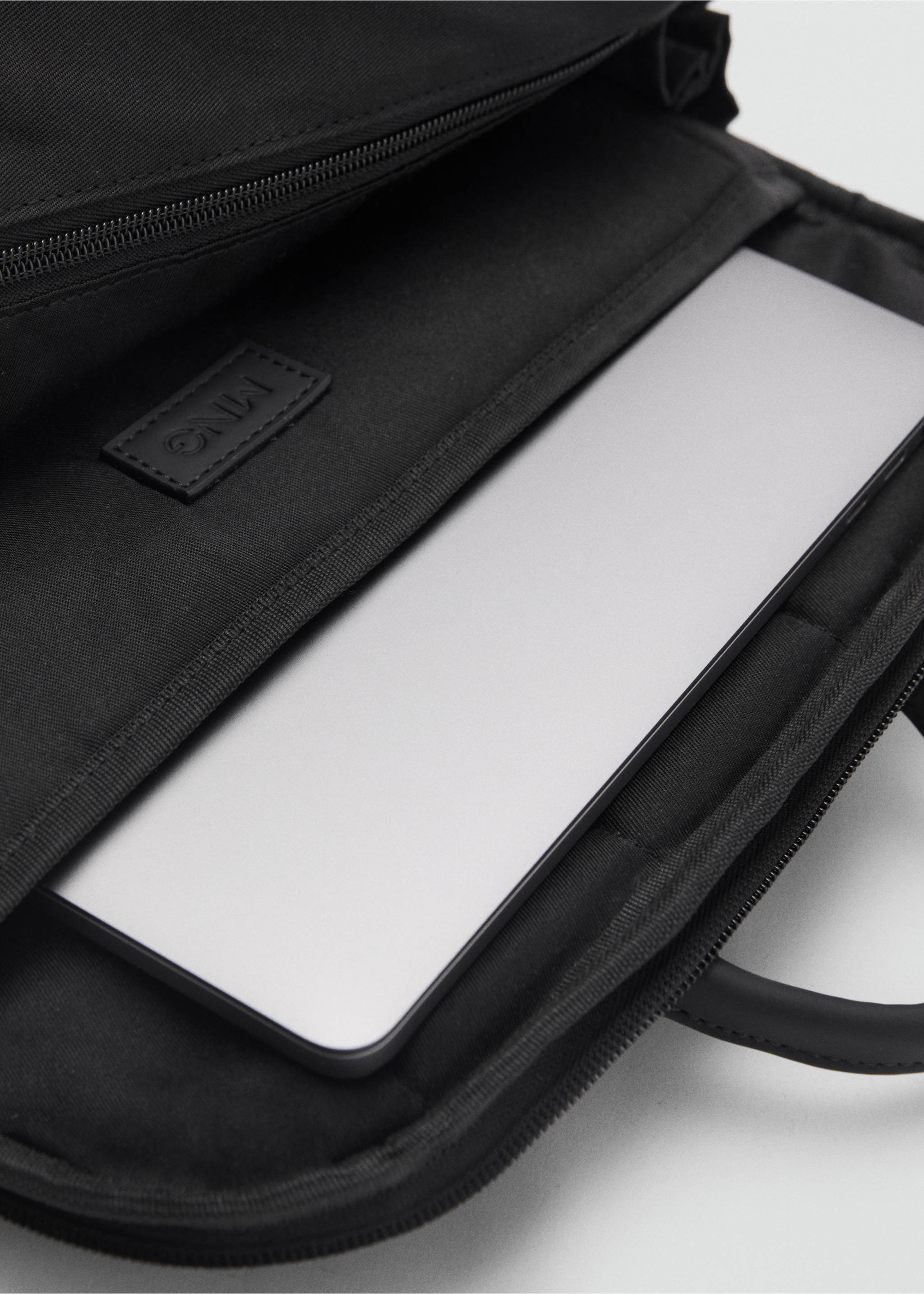 Functional rubberised backpack - Details of the article 3, Black. Ref: 87070604-00.
