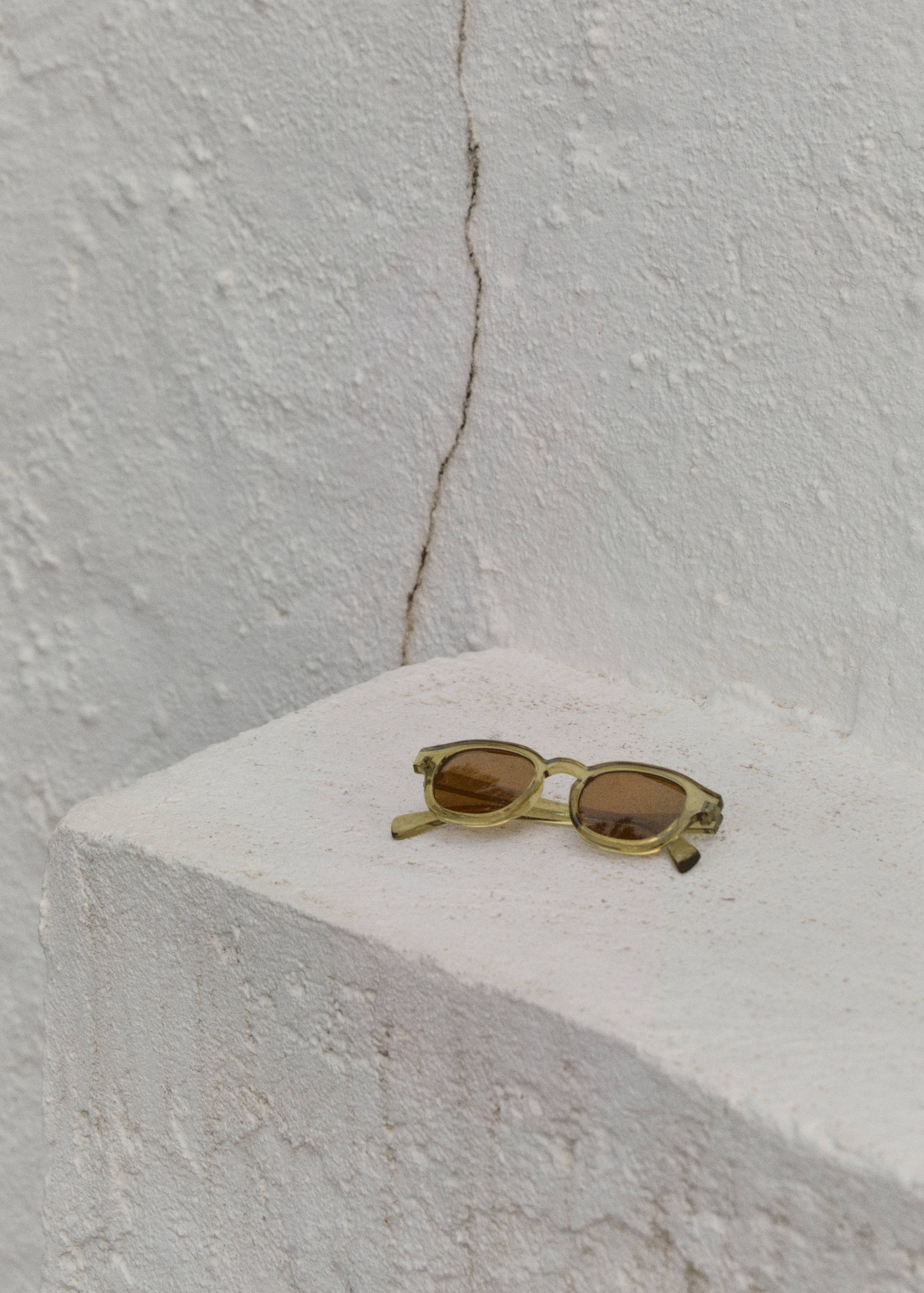 Lunettes de soleil monture ronde - Plan général