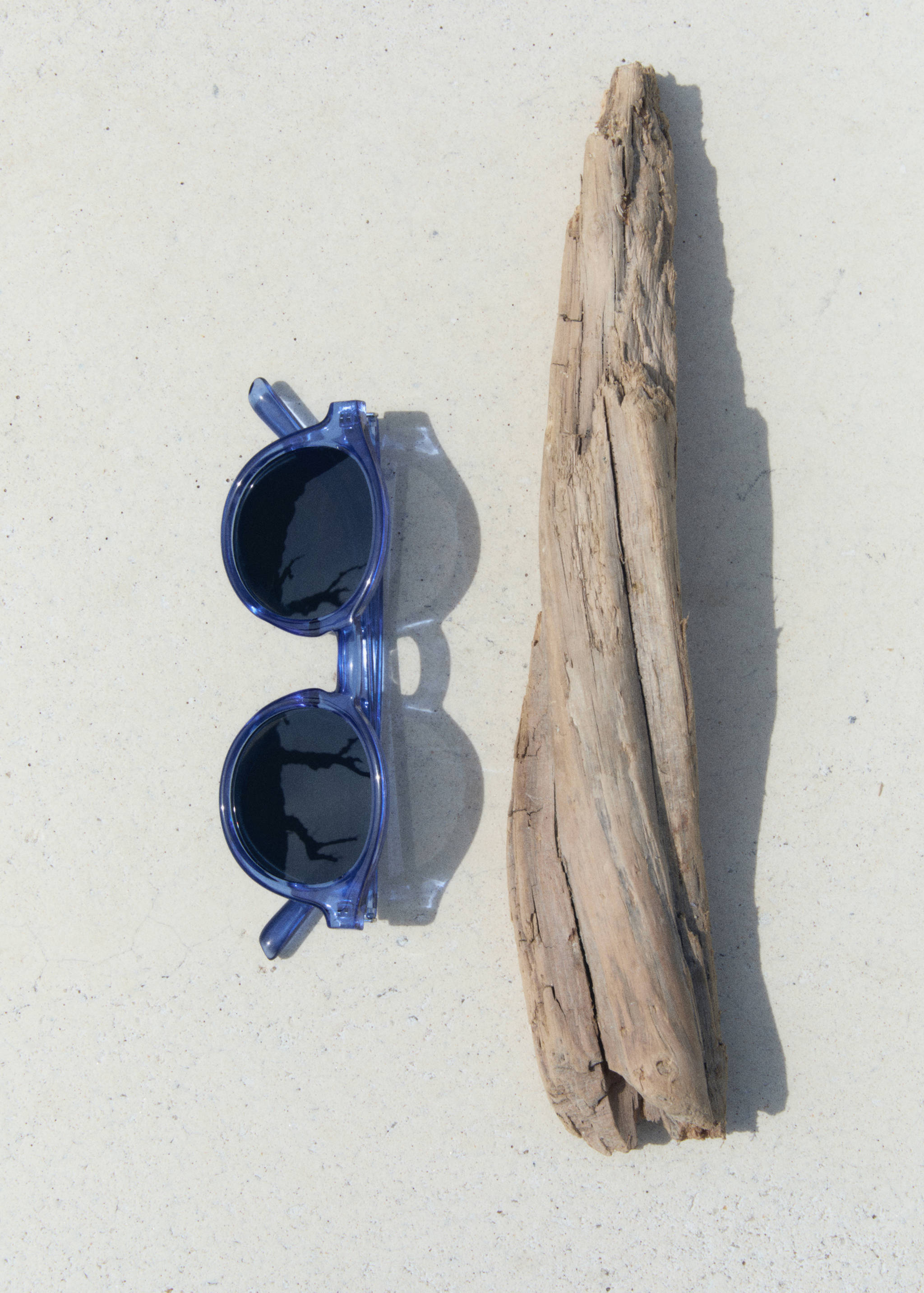 Round-framed sunglasses - General plane