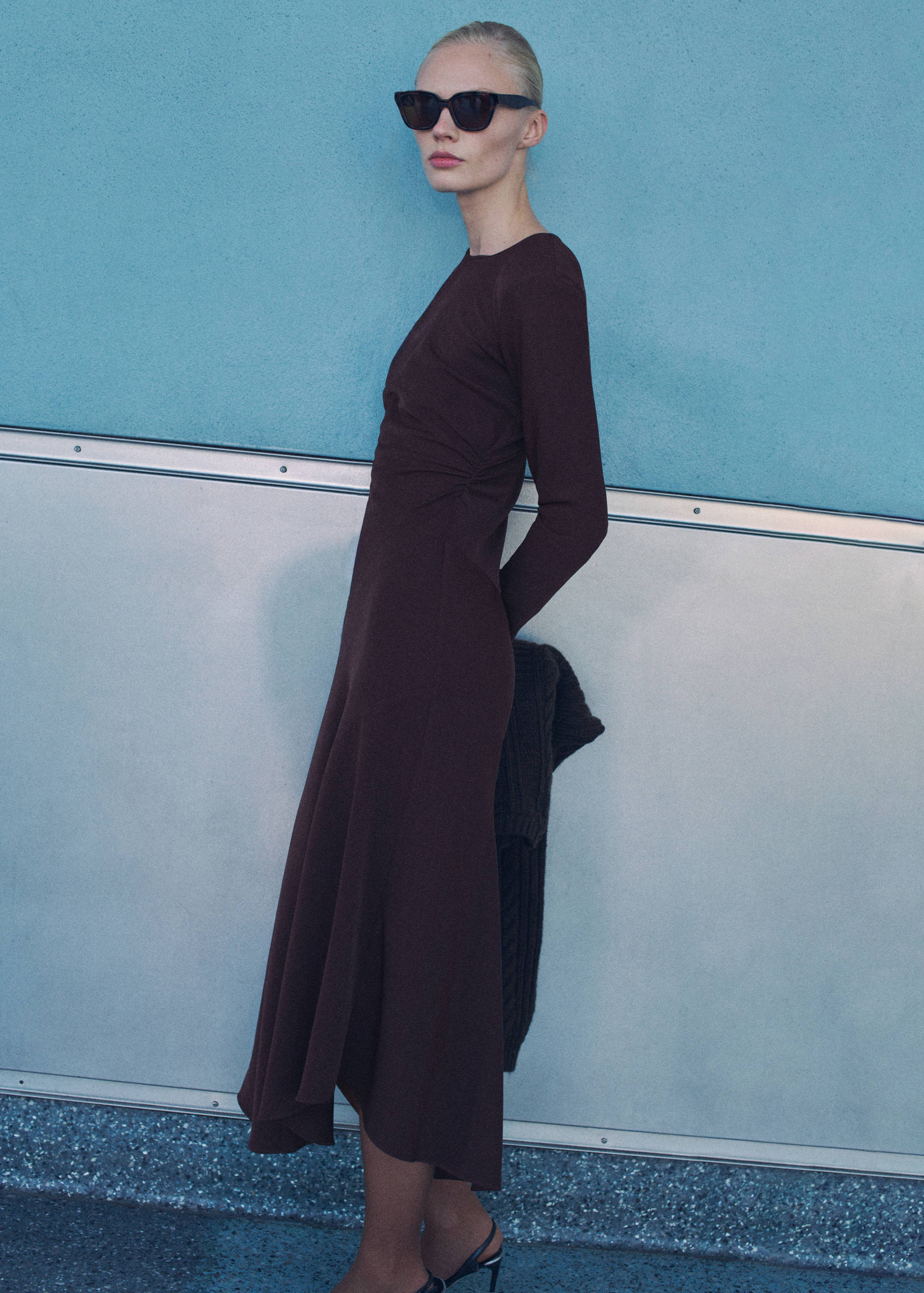 فستان متوسط الطول بخصر منسدل - رؤية وسط