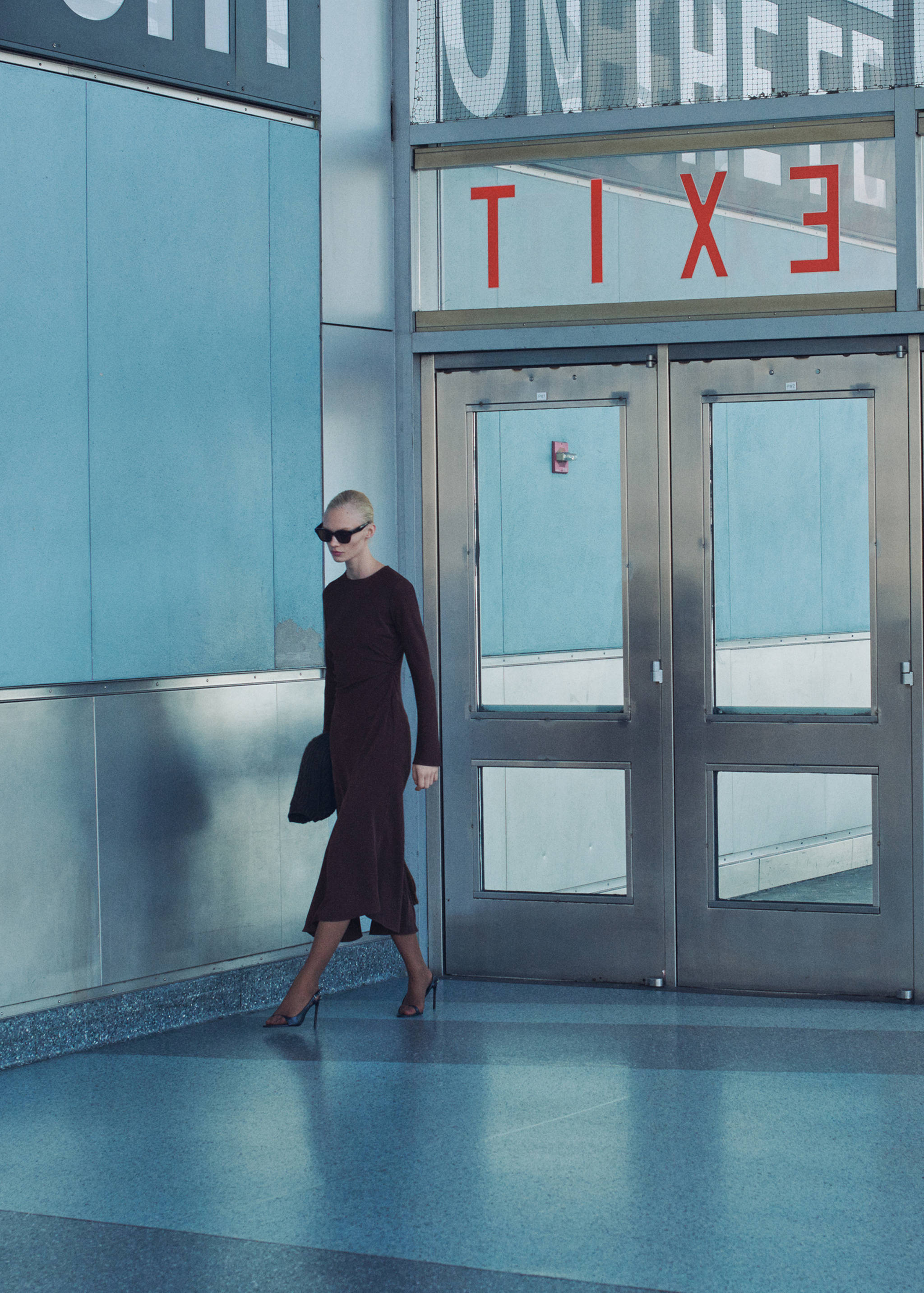 فستان متوسط الطول بخصر منسدل - تفاصيل المنتج 7